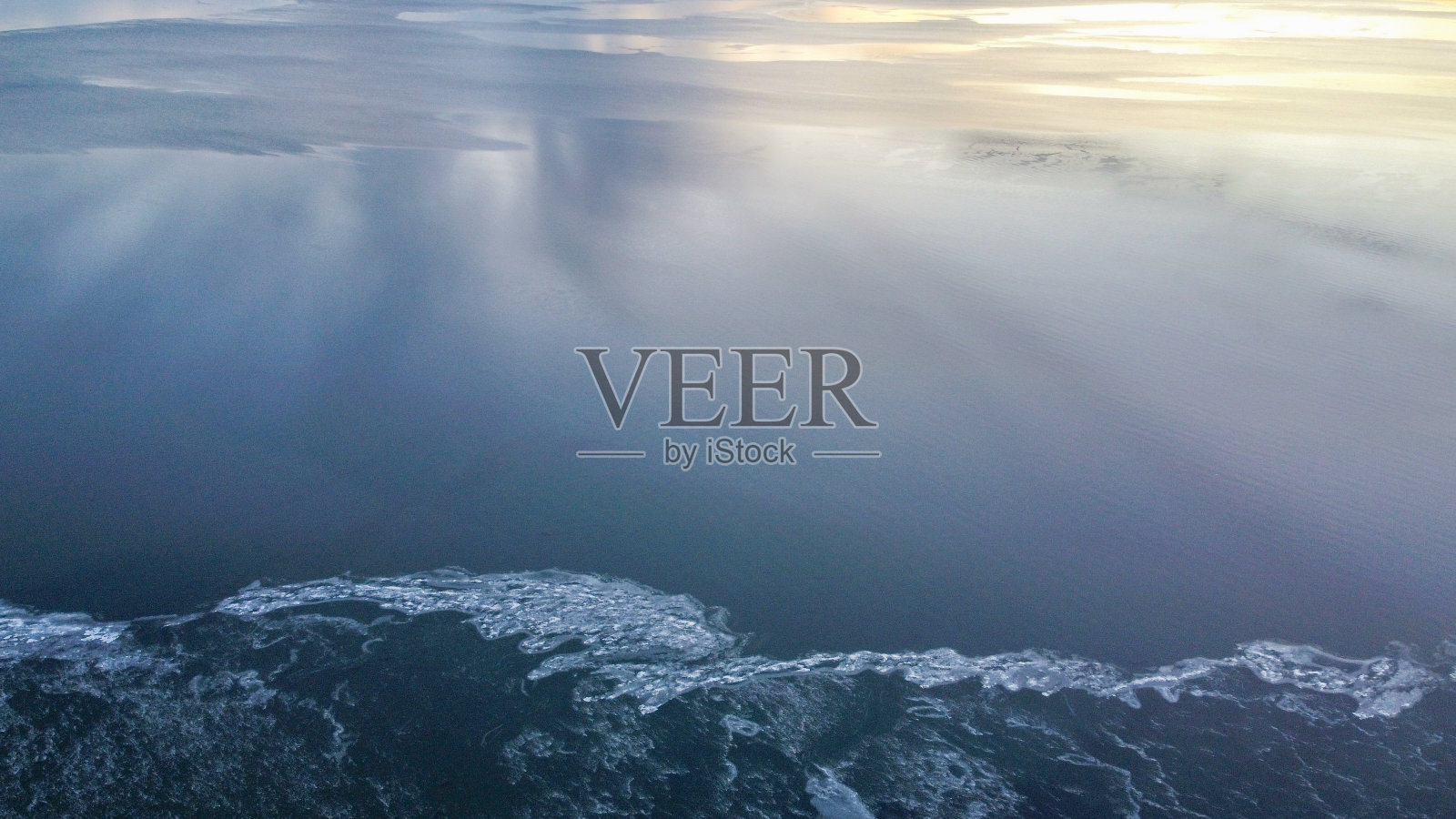 冬天靠近加拿大安大略省Tiny的格鲁吉亚湾照片摄影图片