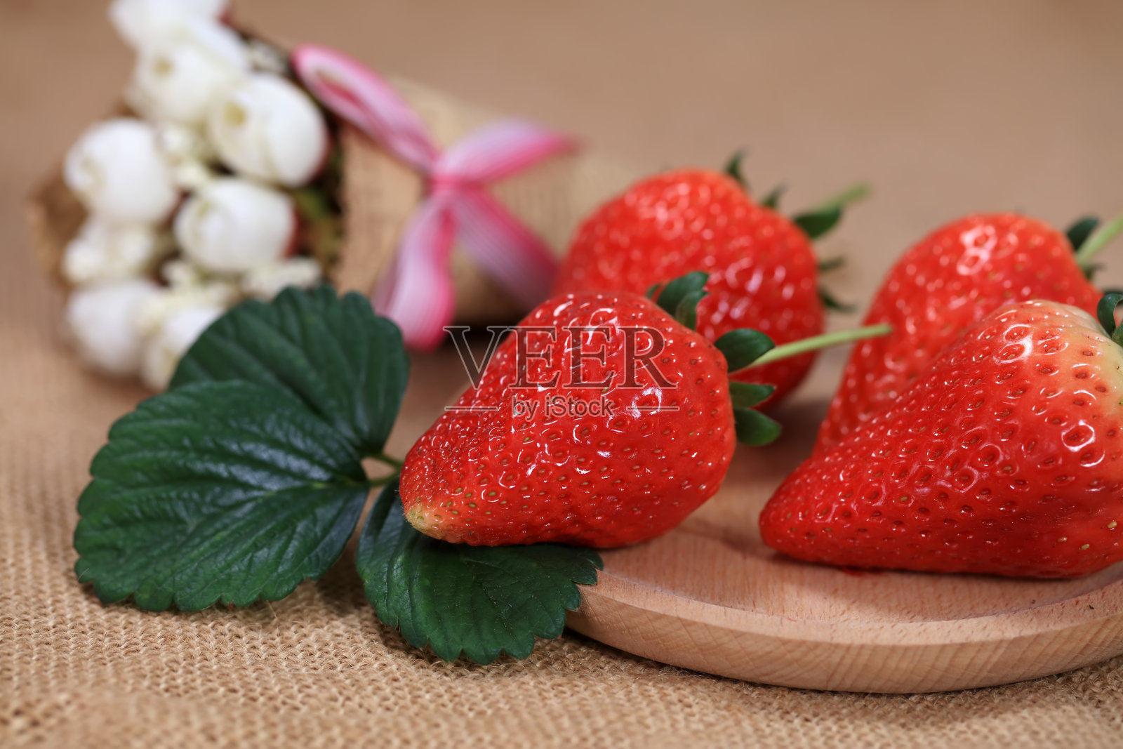 新鲜的草莓照片摄影图片