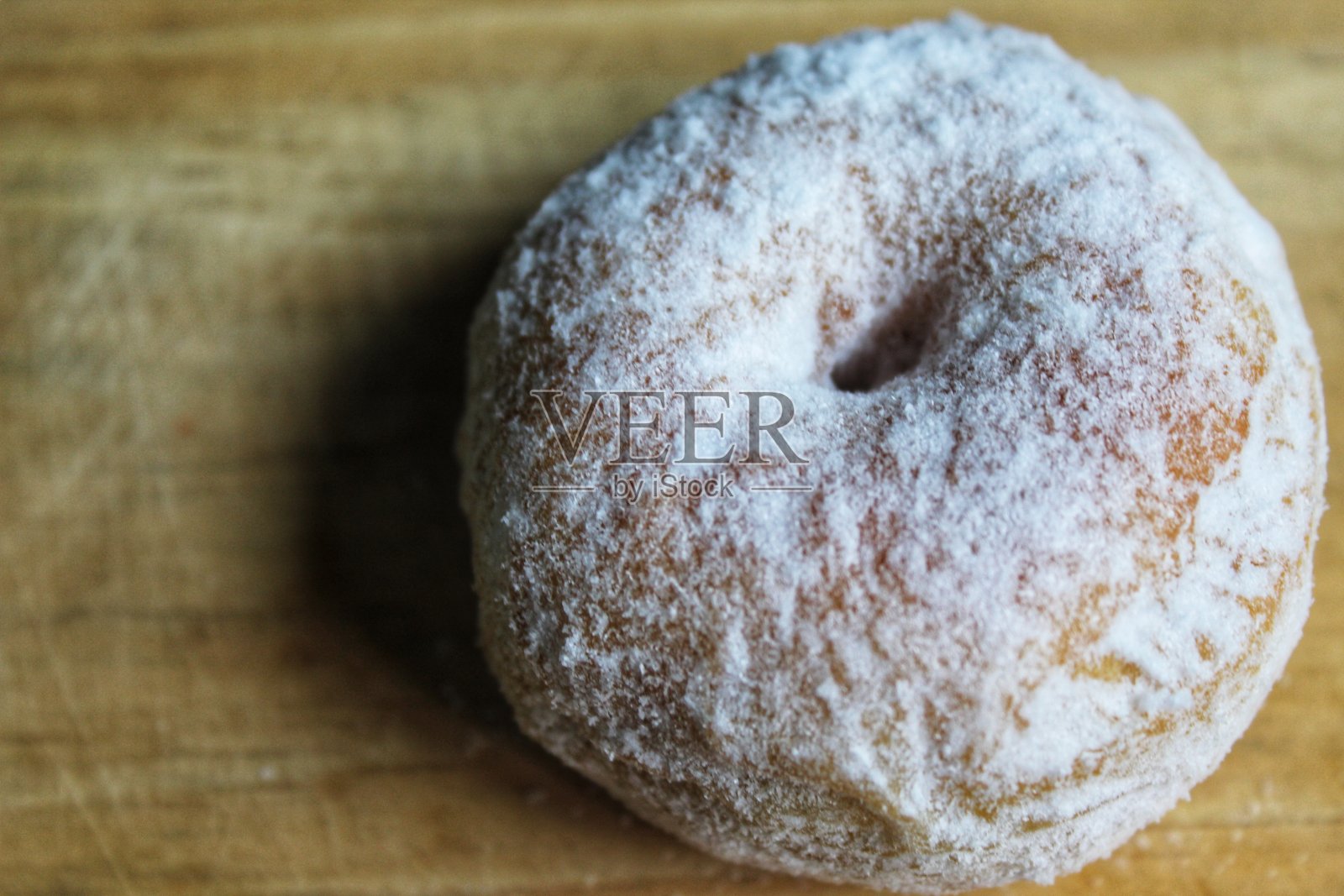 甜甜圈和糖粉的特写照片摄影图片