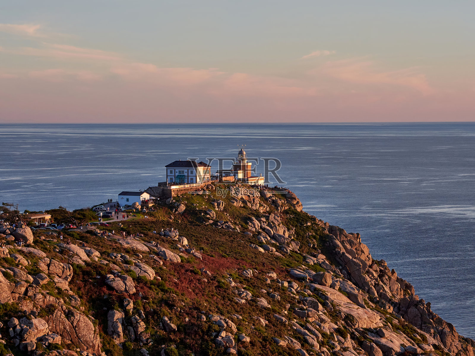西班牙加利西亚,莫尔特海岸,菲尼斯特雷角灯塔。西欧最著名的灯塔之一。圣地亚哥大道的最后一站。照片摄影图片