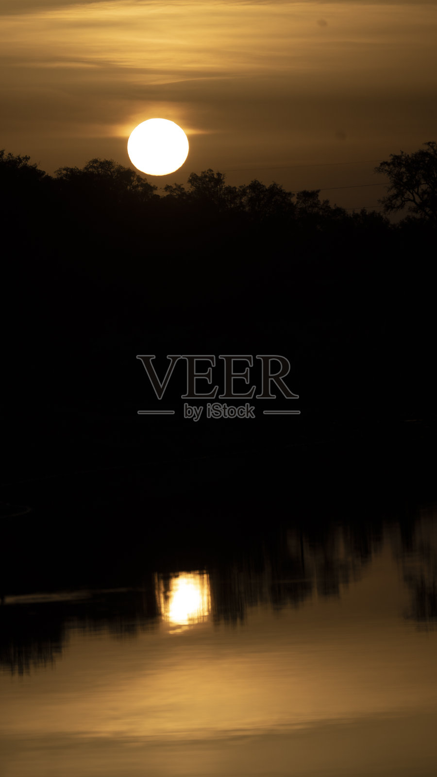 天空太阳云彩日落照片摄影图片