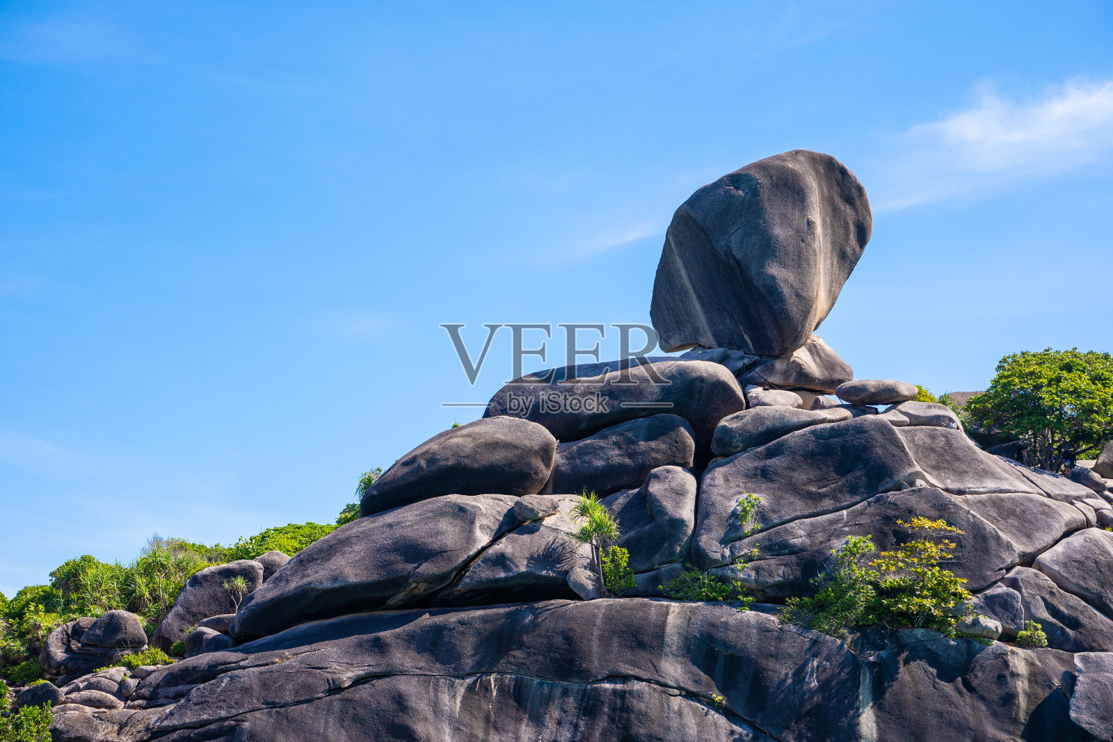 攀牙的斯米兰岛海水清澈美丽照片摄影图片