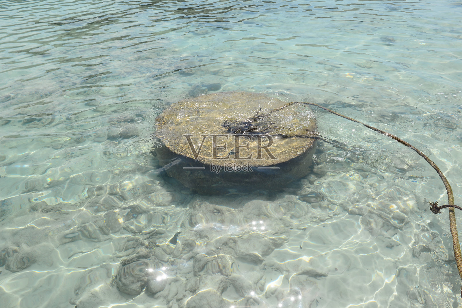 系泊浮筒基地是由水泥制成的,在韩国,甲米,泰国照片摄影图片