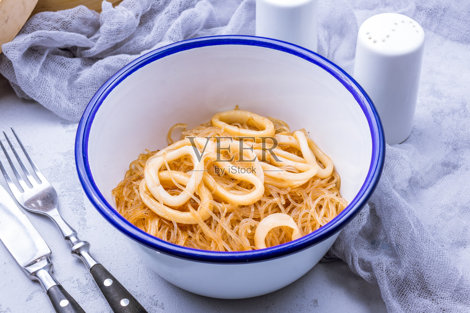 炒鱿鱼炒米粉照片摄影图片