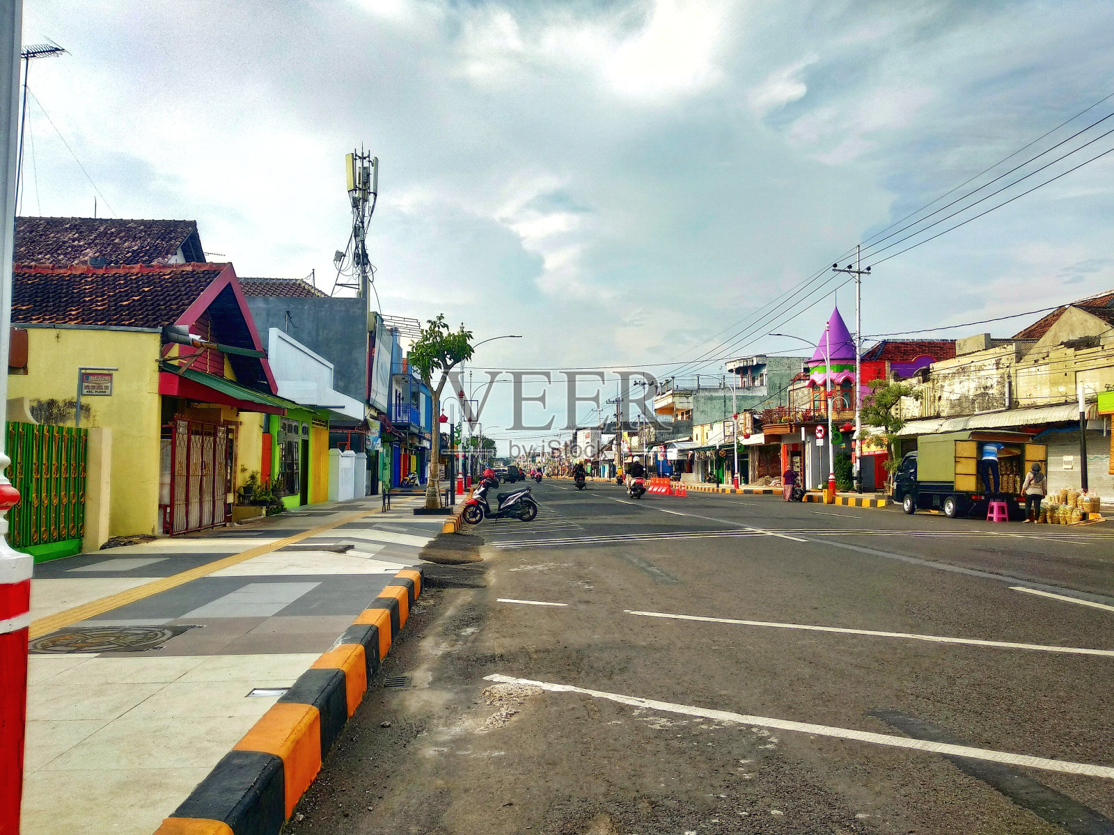 印度尼西亚城市空间的彩色街道建筑照片摄影图片