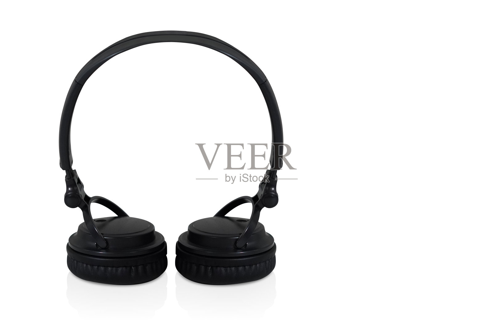 美丽的黑色耳机在白色背景,对象,装饰,时尚,现代,复制空间照片摄影图片