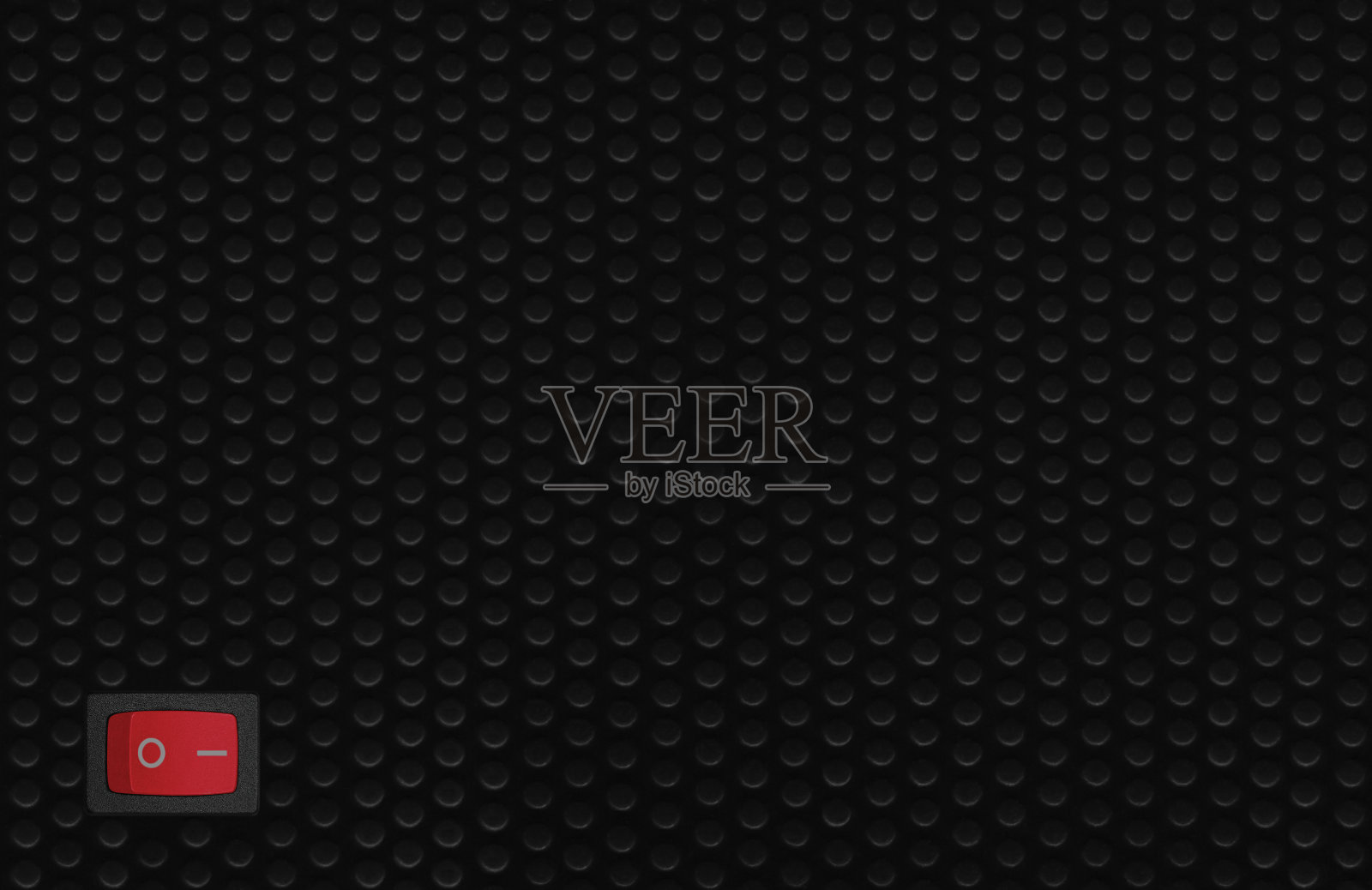 红色矩形摇杆电源开关在on位置,黑色抽象点纹理框架图案,自然空白空白复制空间背景,电源象形符号按钮,大细节水平纹理宏观特写,多重浮雕点照片摄影图片