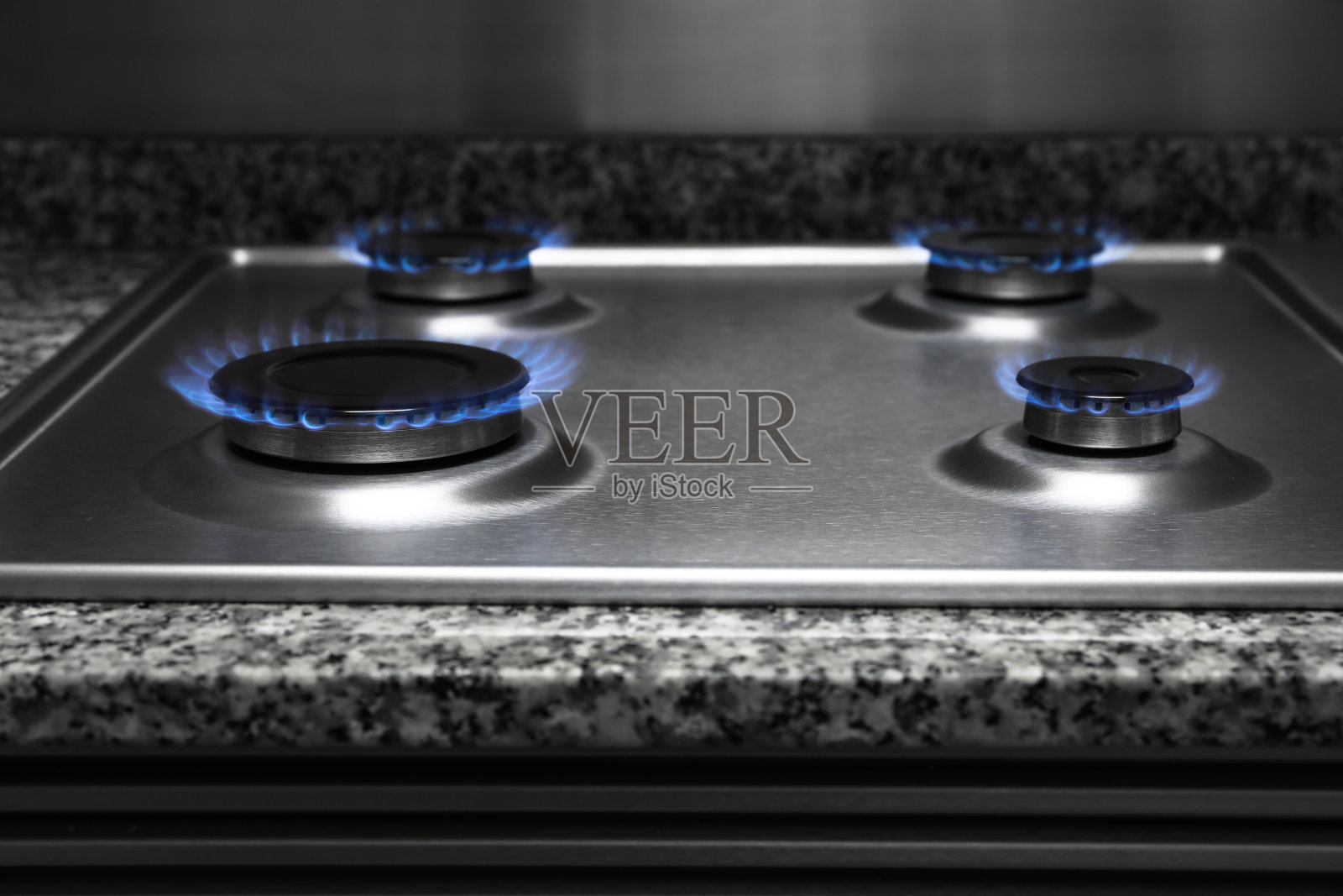 煤气炉,有的炉具用火柴点燃,用火做饭照片摄影图片