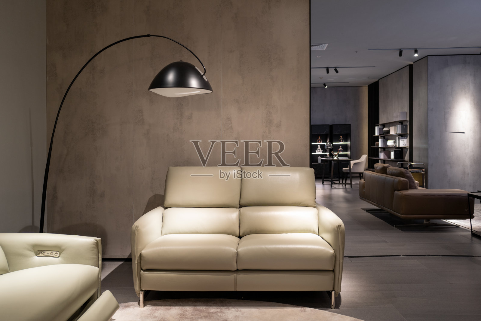 现代家居简约风格的灯具和沙发照片摄影图片