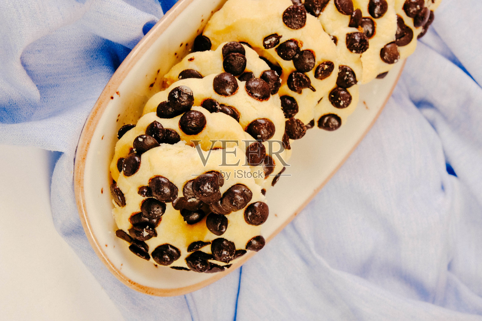 各式各样的茶点和巧克力曲奇照片摄影图片