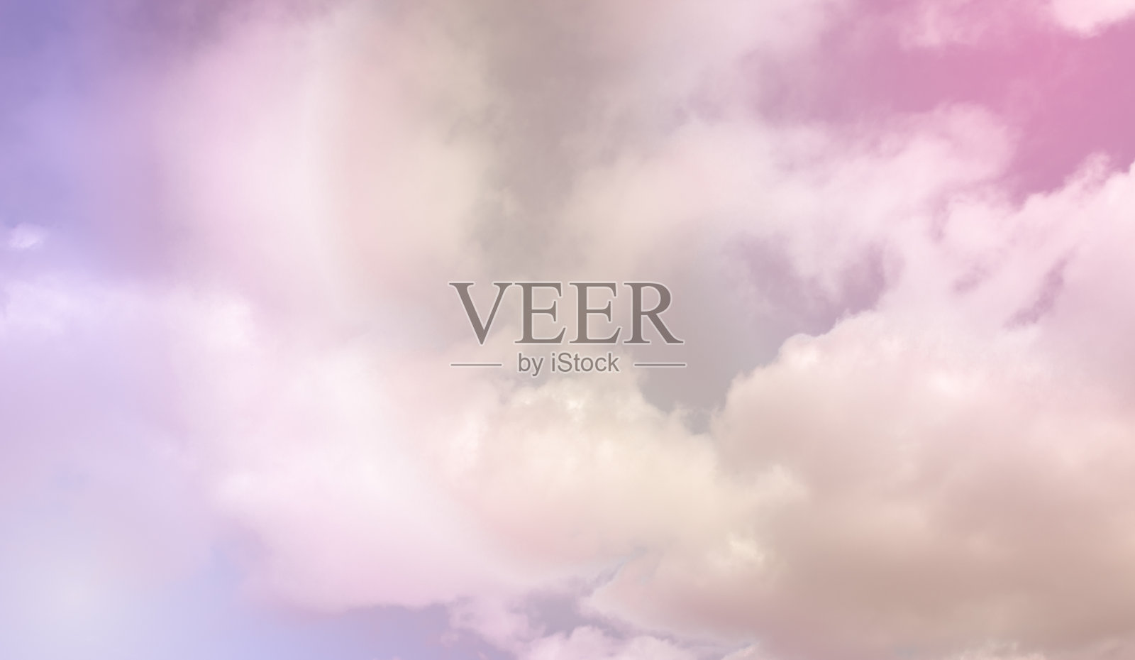 粉彩风格的云和天空。照片摄影图片