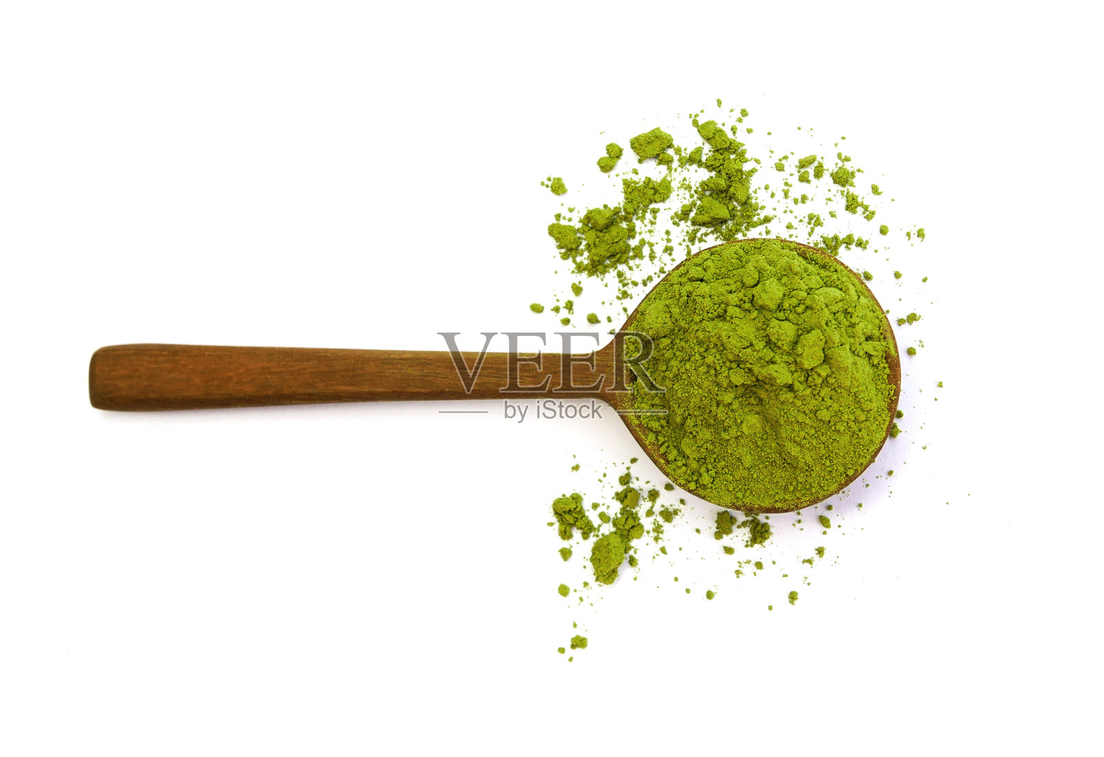 传统有机日本绿茶粉在木勺准备匹配拿铁顶部视图在白色背景照片摄影图片