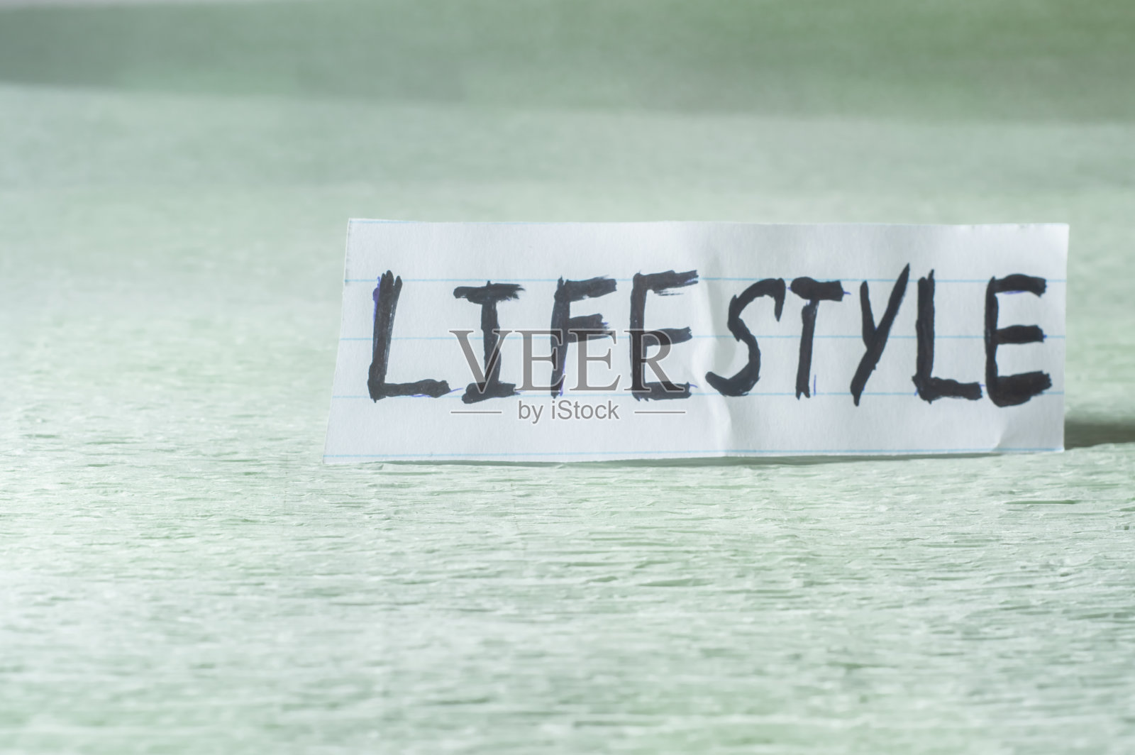 生活方式,写在纸上的字,在浅绿色的地方。照片摄影图片