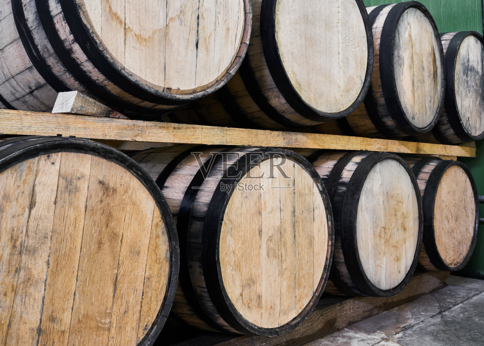 橡木桶为龙舌兰成熟照片摄影图片