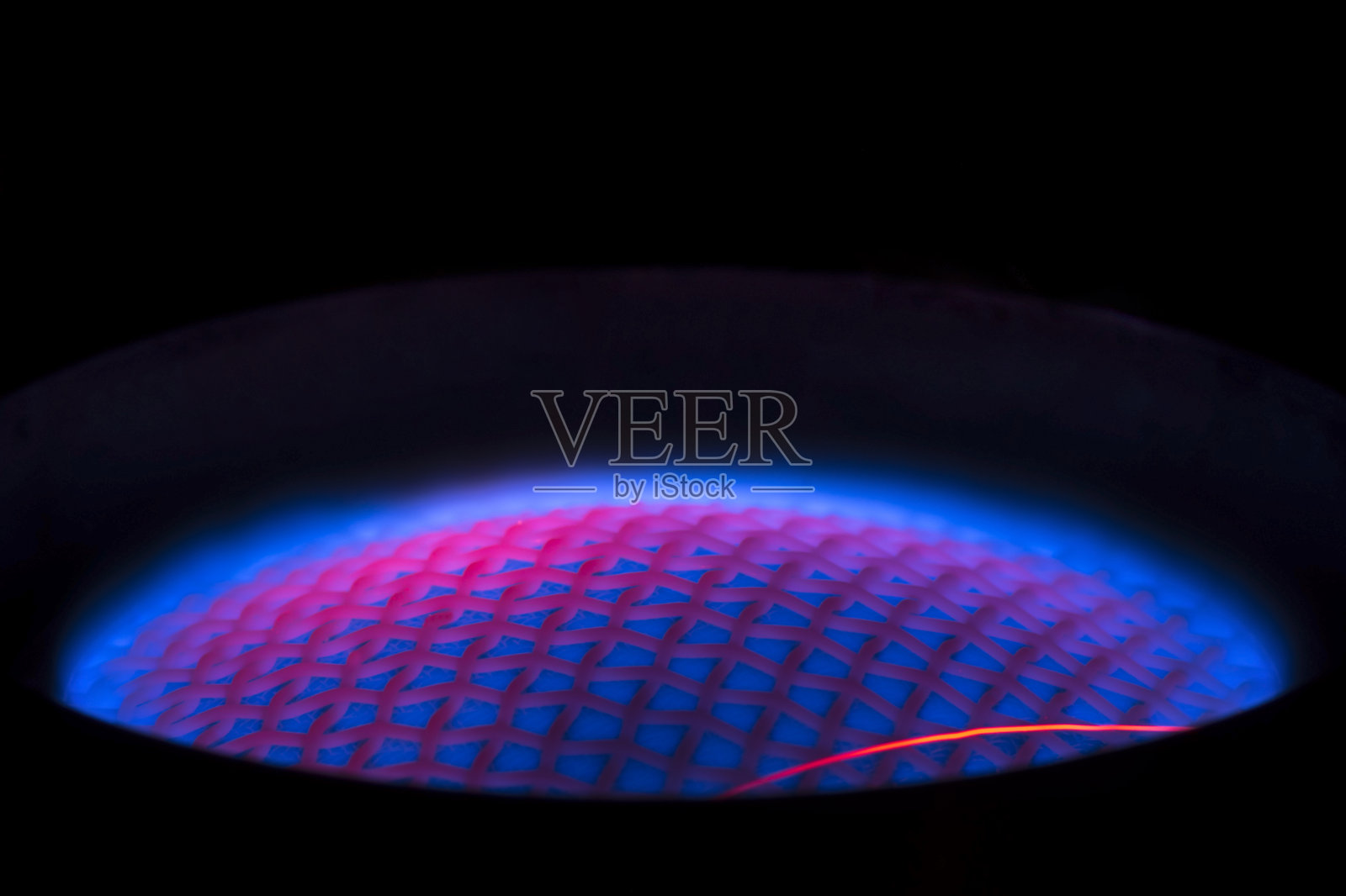 燃气燃烧器关闭。背包取暖用的天然气或合成气,丙烷,丁烷。模糊和散焦的照片。照片摄影图片