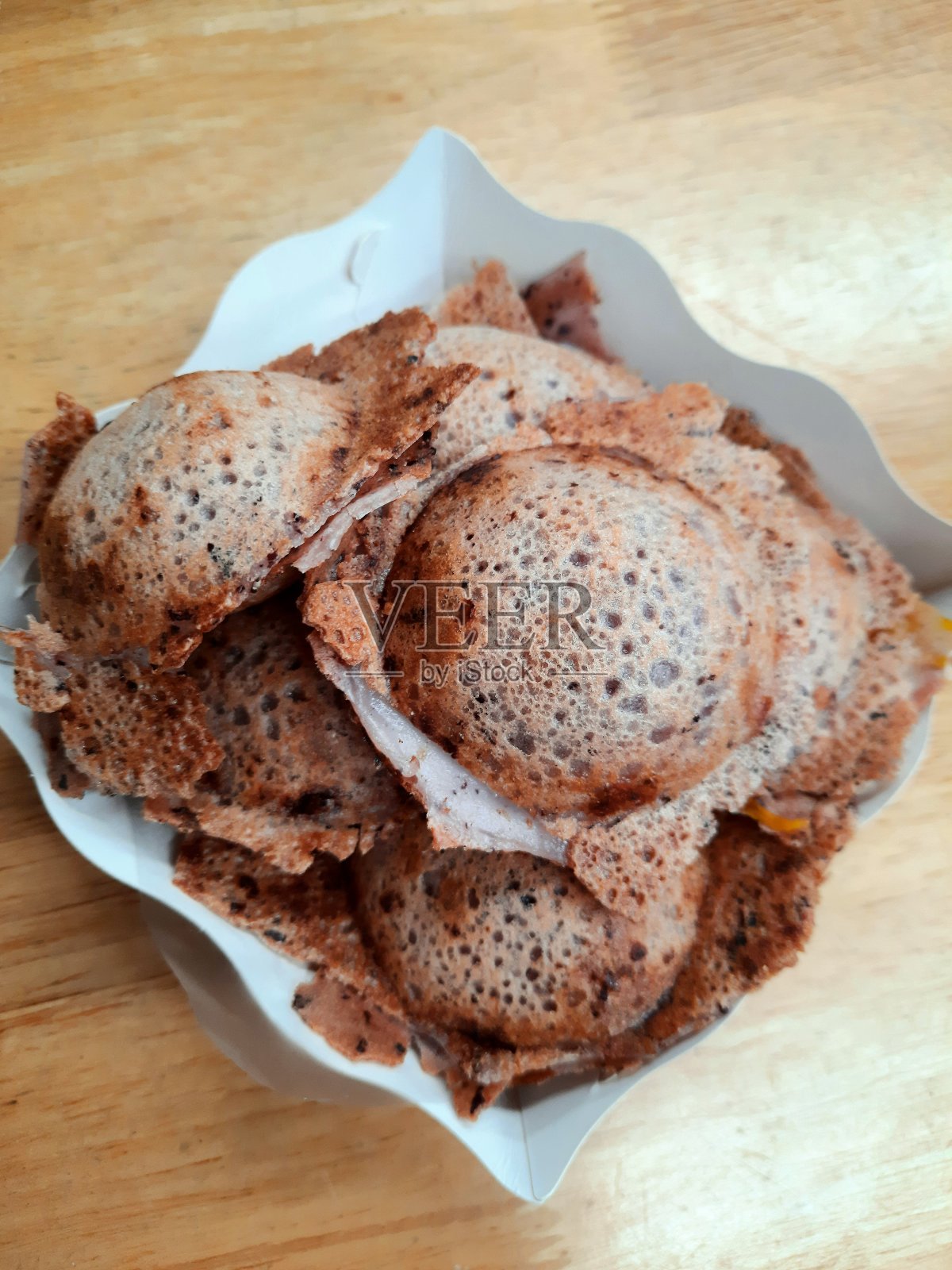 椰奶煎饼-泰式甜点。照片摄影图片