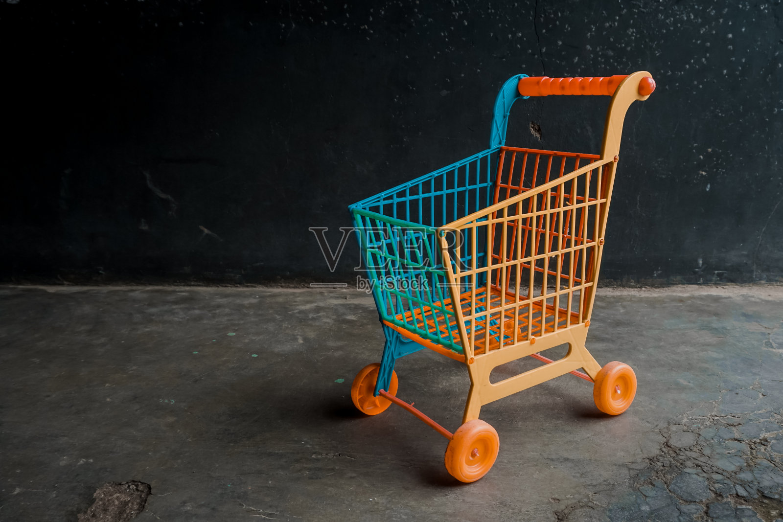 购物车的玩具照片摄影图片