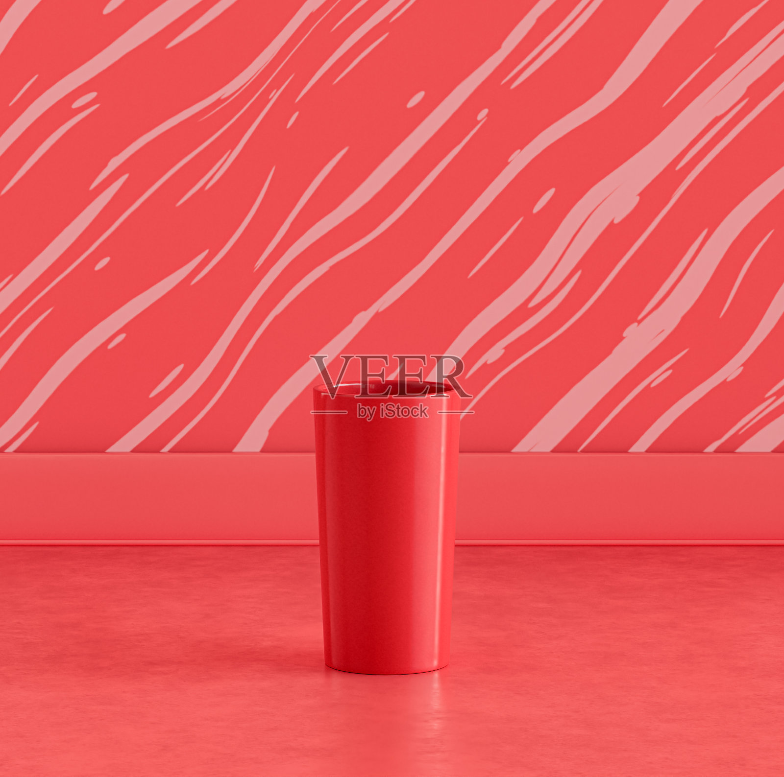 单红色水杯在单色红色厨房柜台顶部照片摄影图片