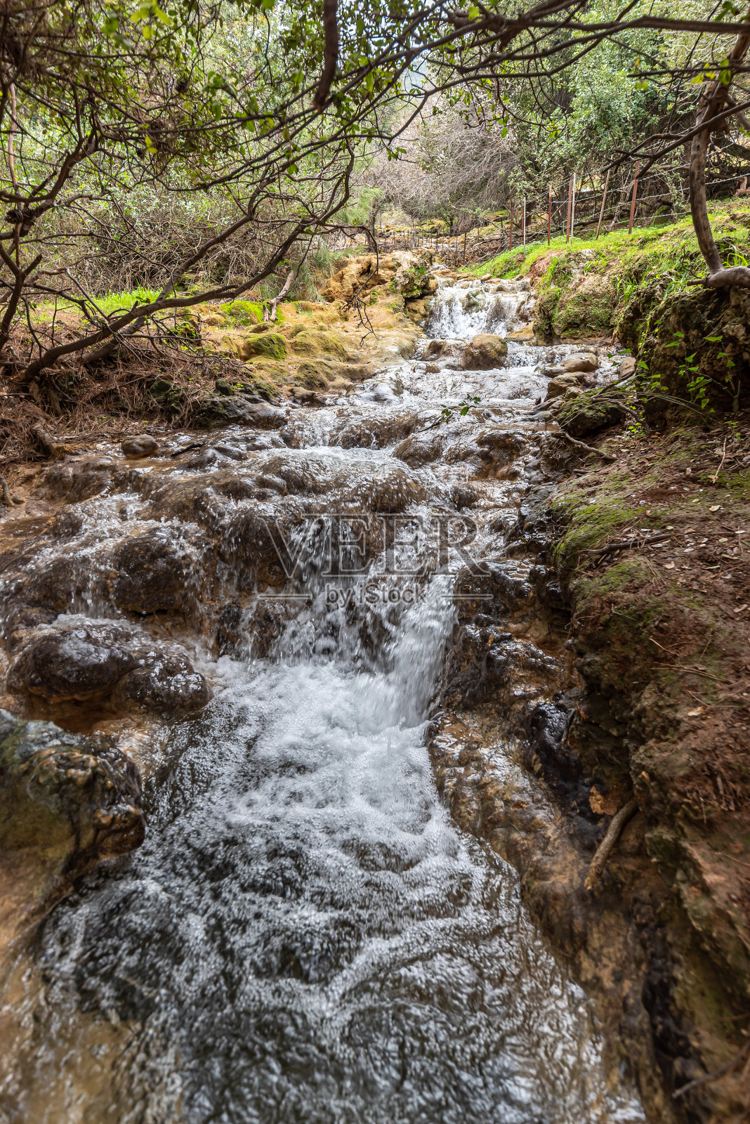 以色列北部的帕洛德或法罗德瀑布是远足的好地方照片摄影图片