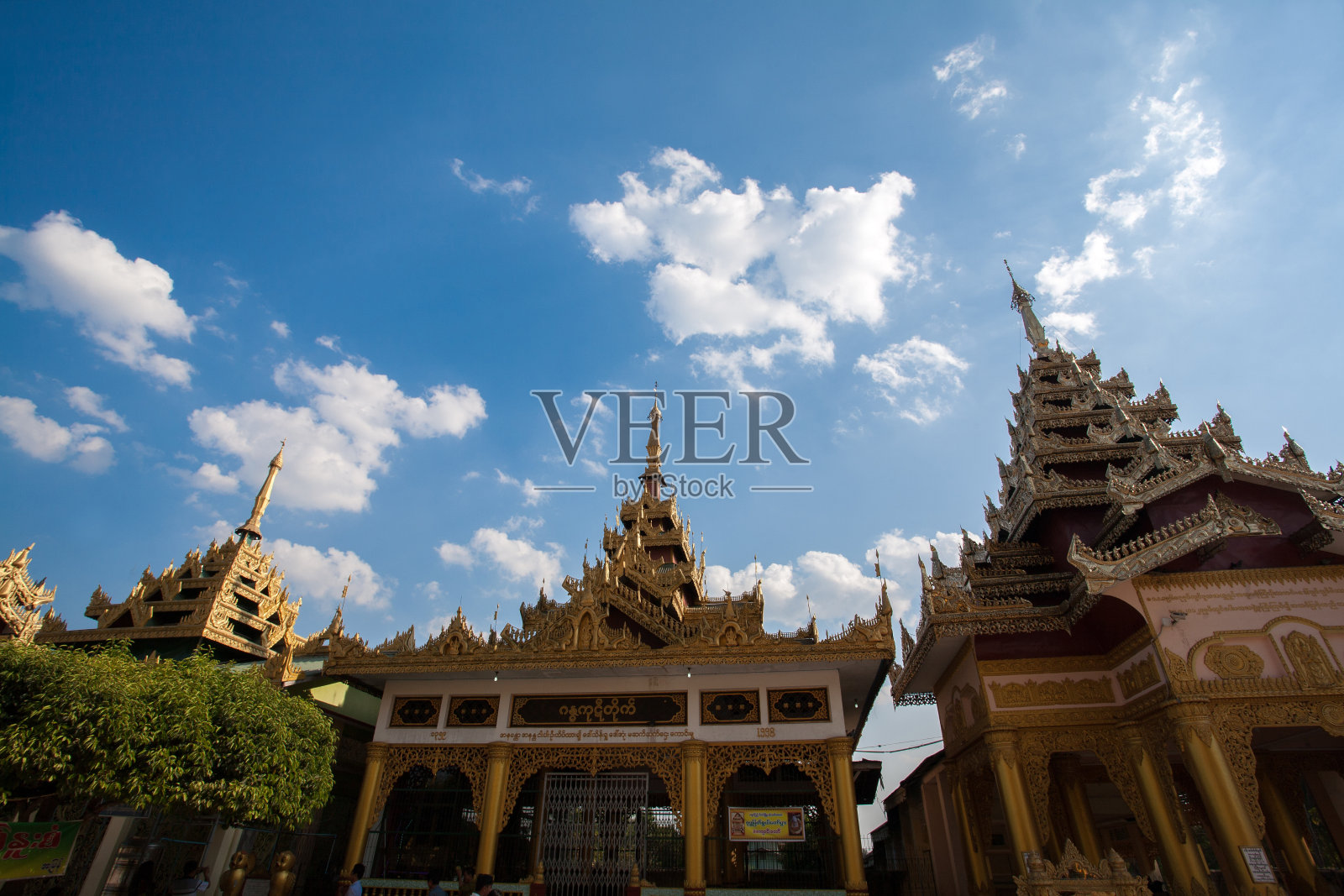 缅甸Bago Shwemawdaw塔的亭子照片摄影图片