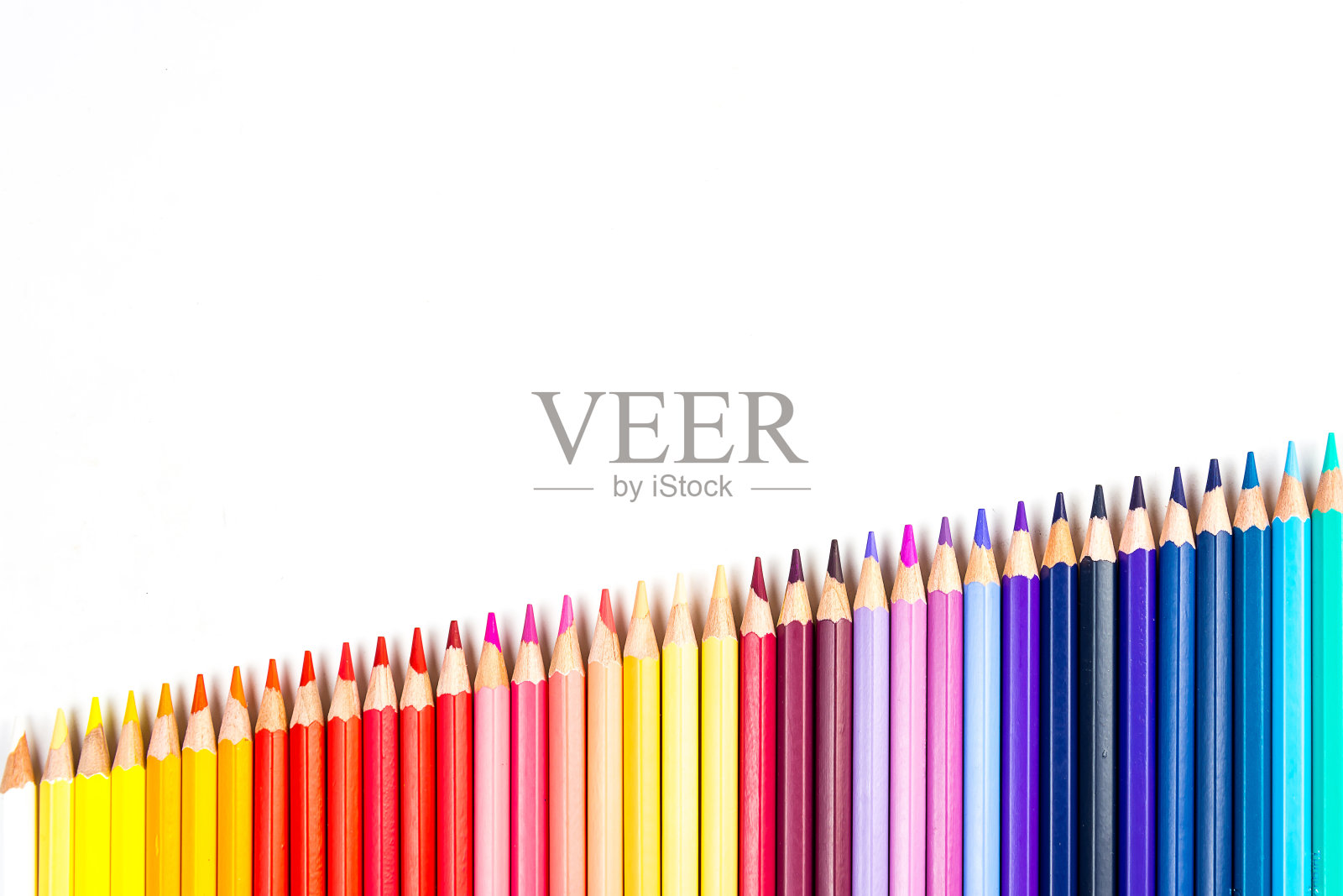 彩色木棒白色背景上的木制彩色铅笔照片摄影图片