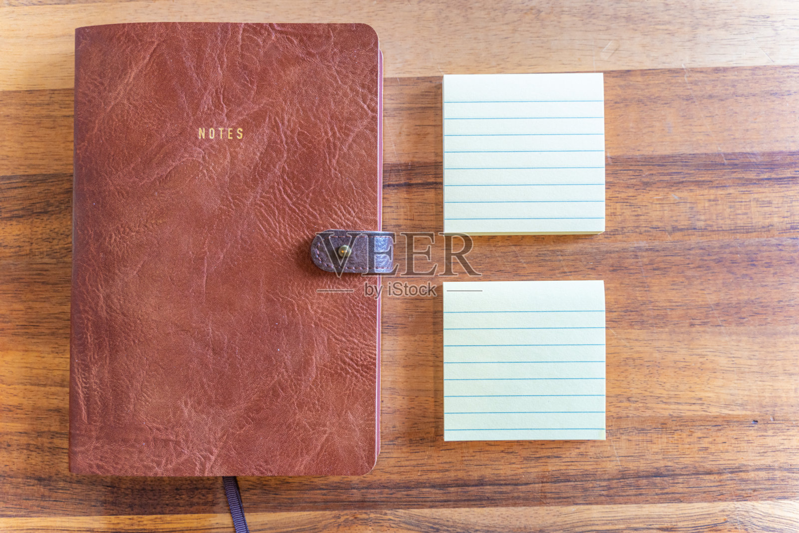 用于记笔记和绘画的皮革笔记本照片摄影图片