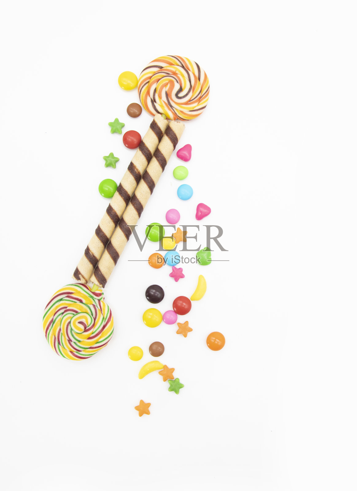 糖果和彩色棒棒糖在白色背景上的彩色隔离照片摄影图片