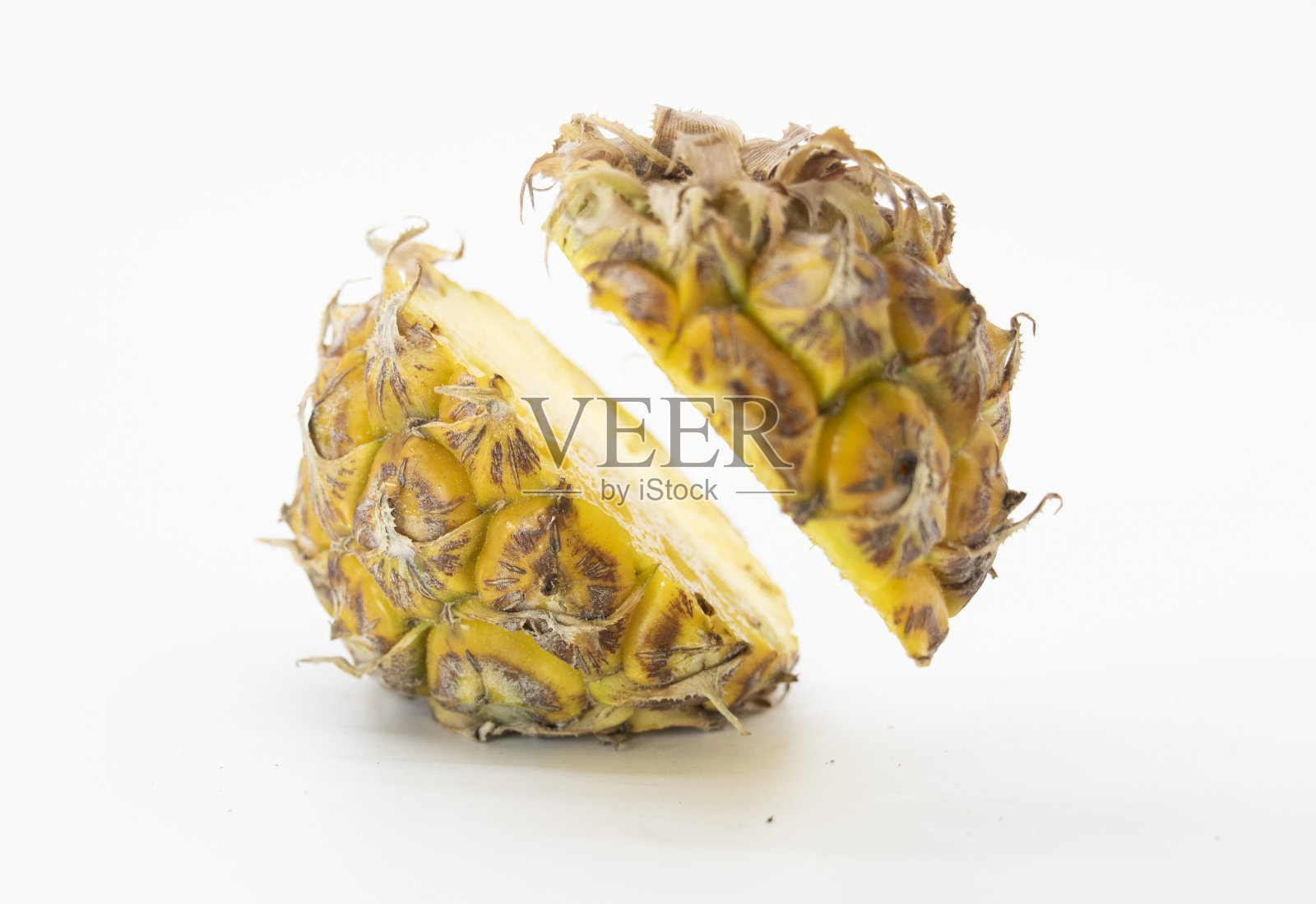 菠萝切片孤立在白色背景,食品设计理念照片摄影图片