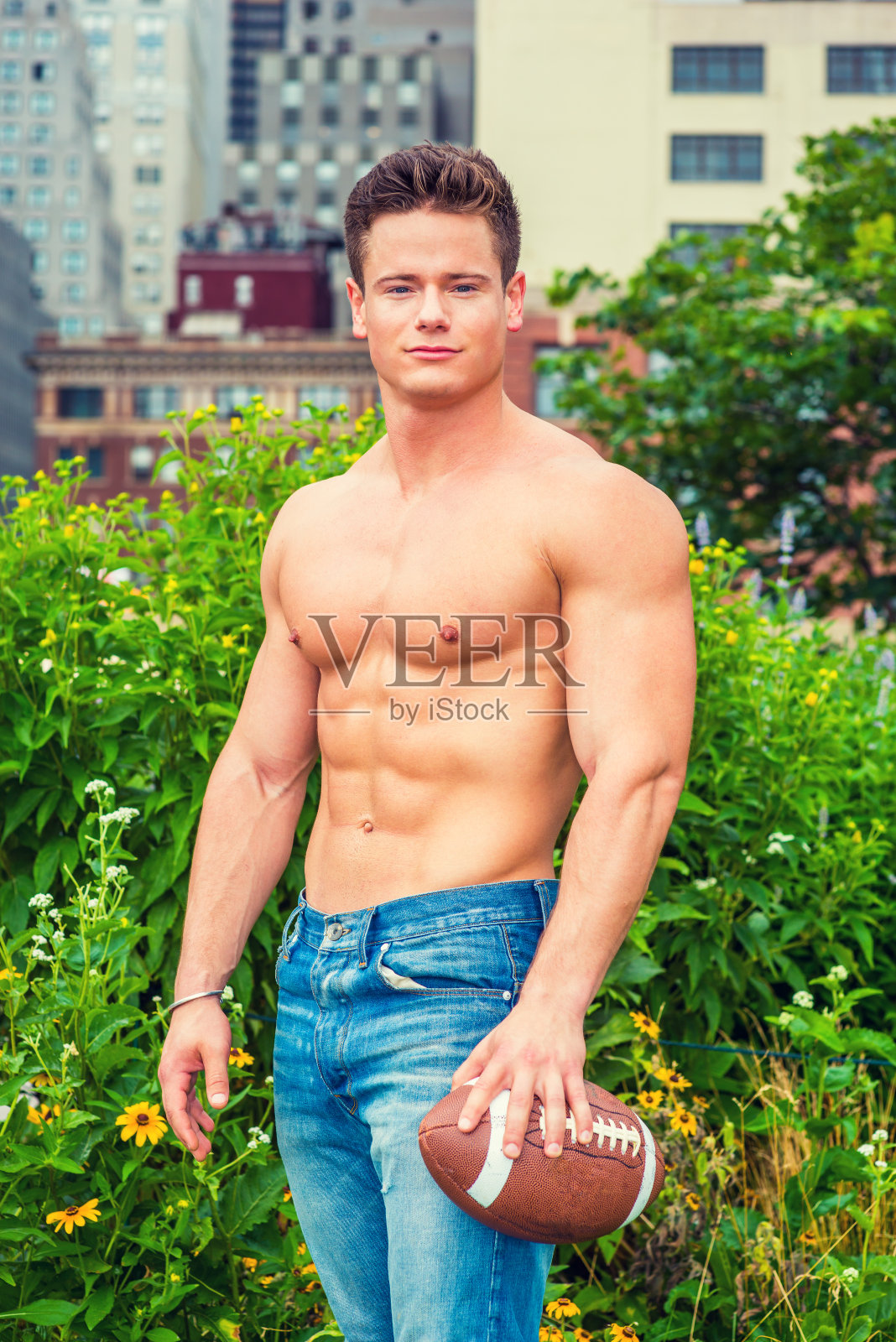 纽约年轻强壮男子的肖像照片摄影图片