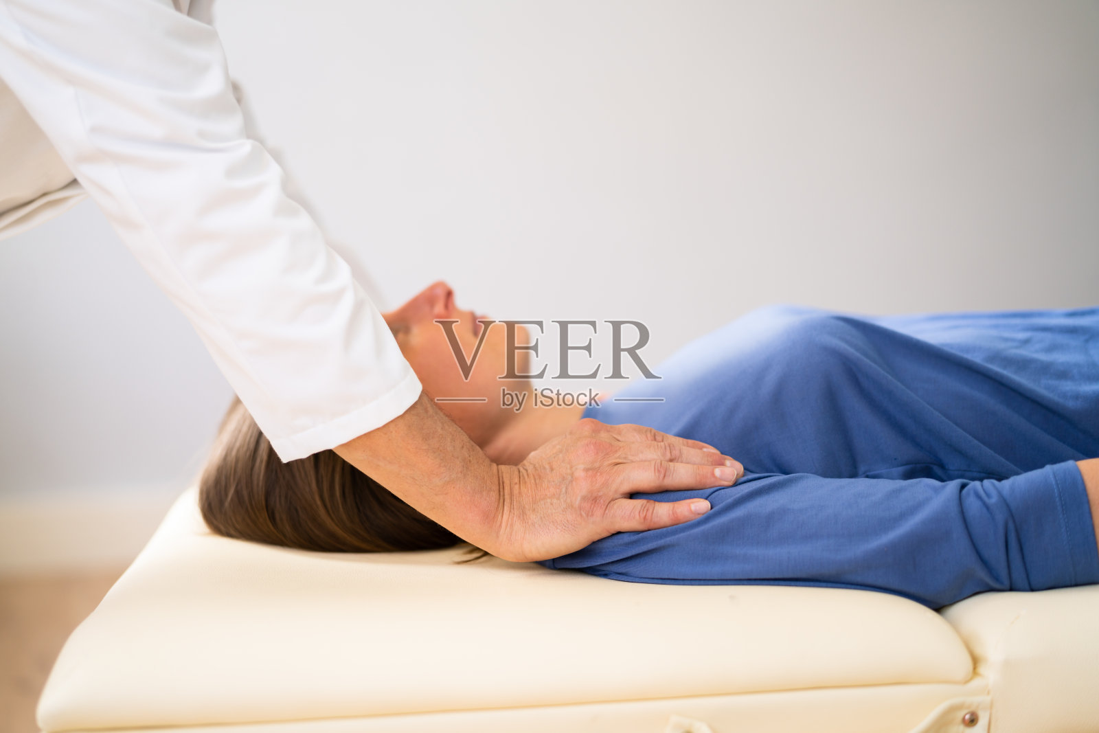 灵气疗法替代治疗按摩照片摄影图片