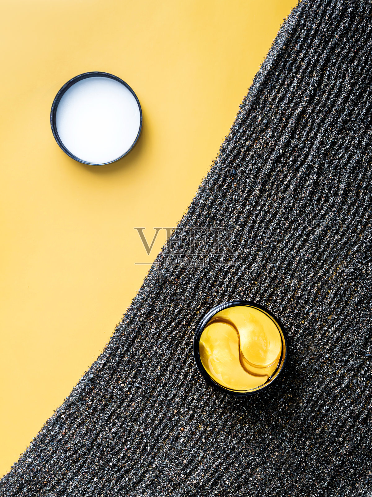 眼部周围皮肤的金色斑点照片摄影图片