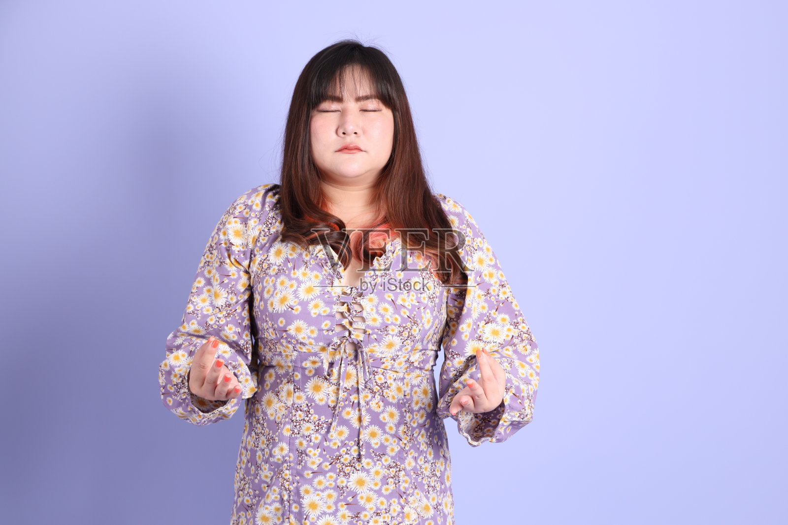 胖乎乎的亚洲女人照片摄影图片