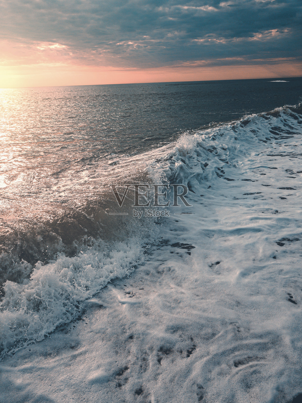 海面上的日出照片摄影图片