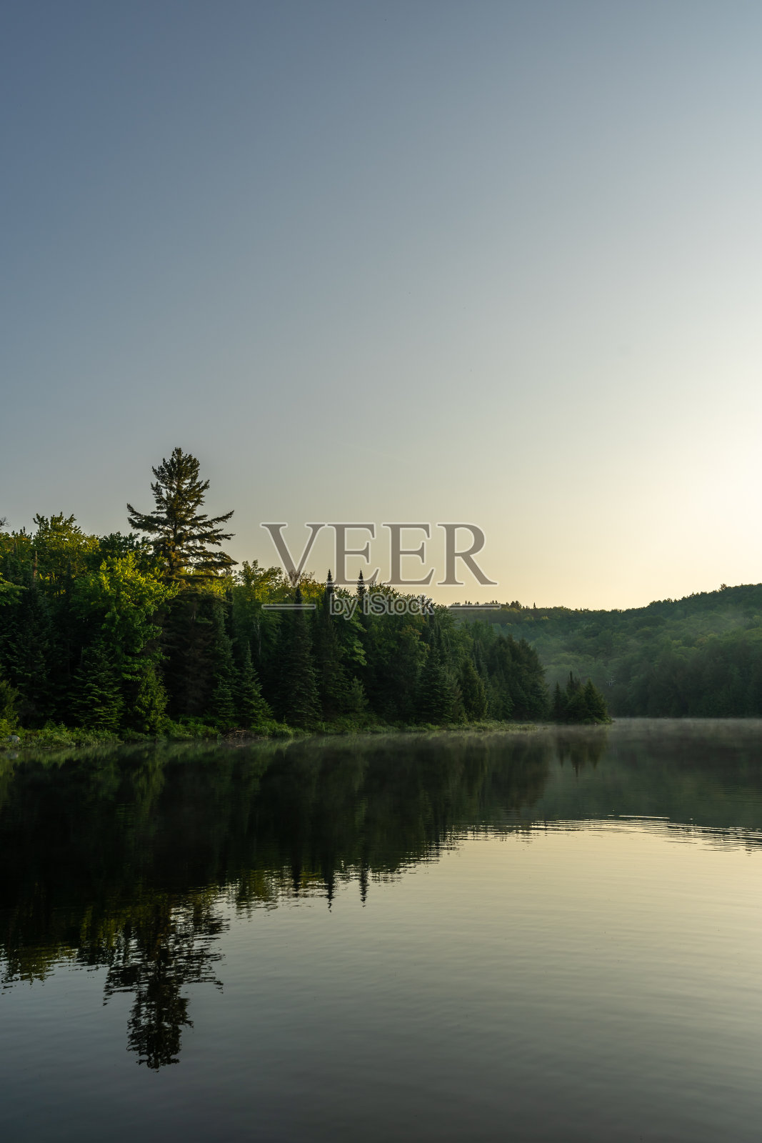 日出时分的垂钓湖照片摄影图片