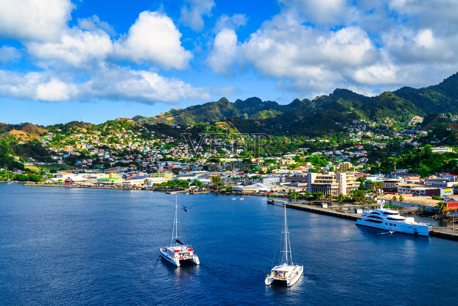 从圣文森特的邮轮码头俯瞰照片摄影图片