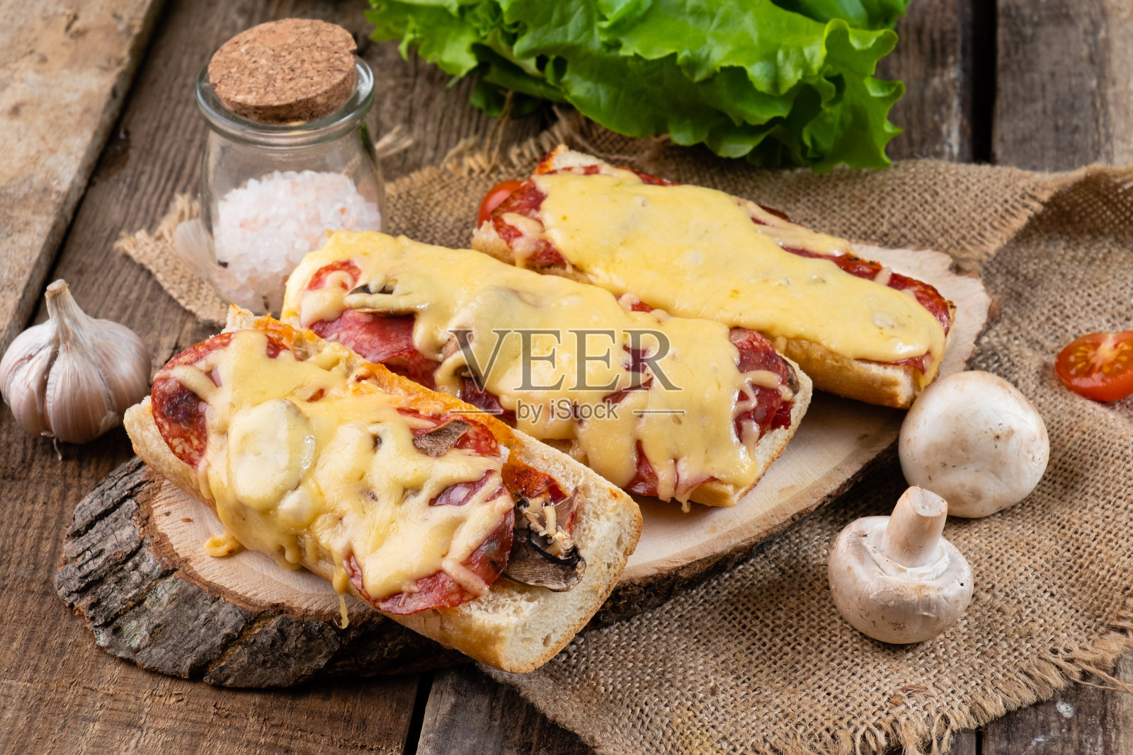 意大利三明治披萨照片摄影图片