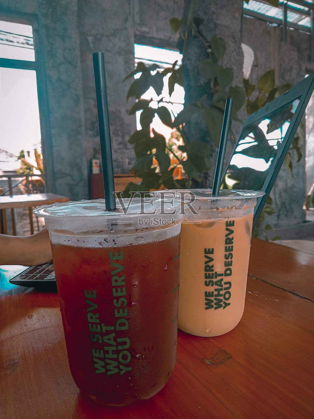 享受咖啡照片摄影图片