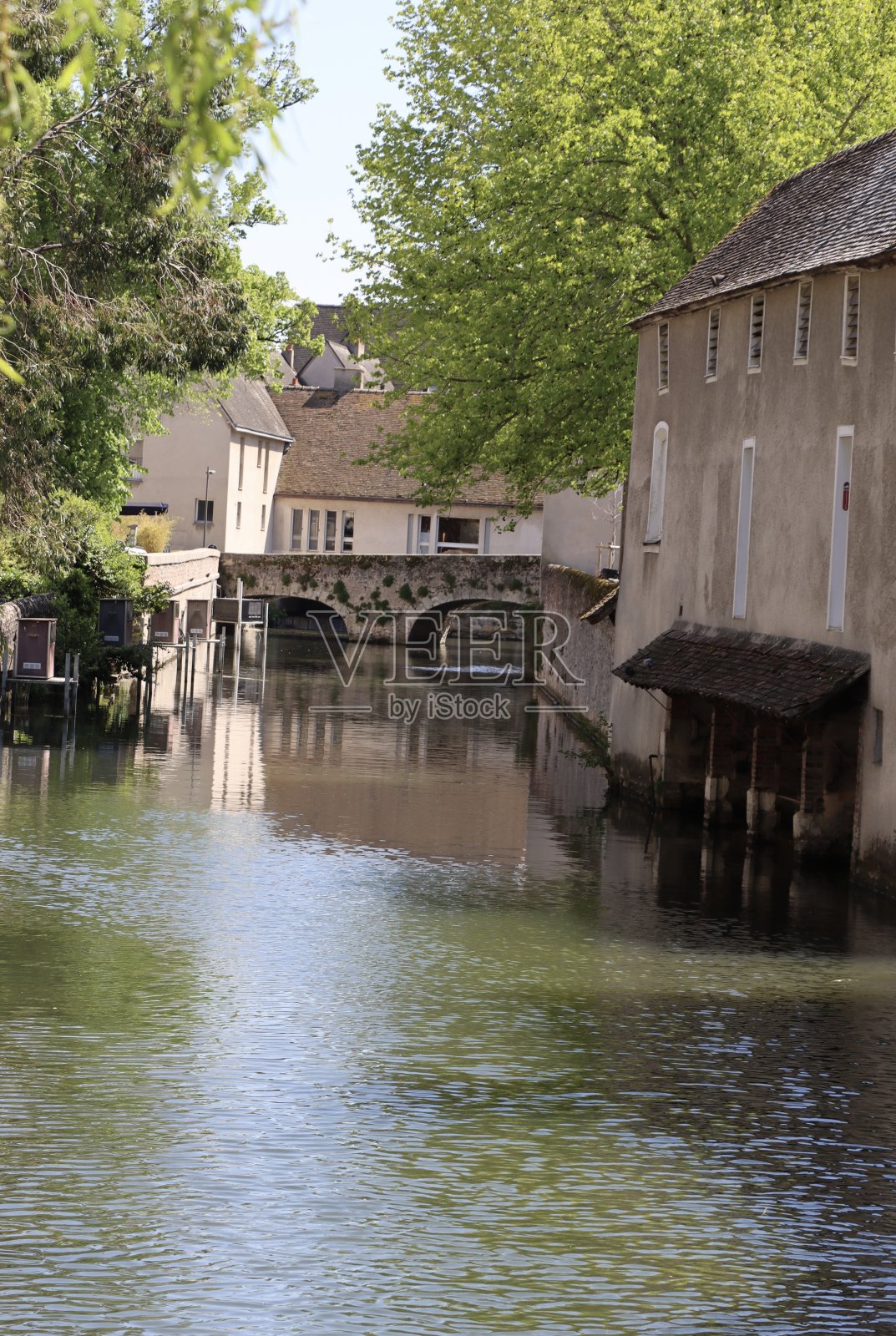 沙特尔的桥梁和洗涤房照片摄影图片