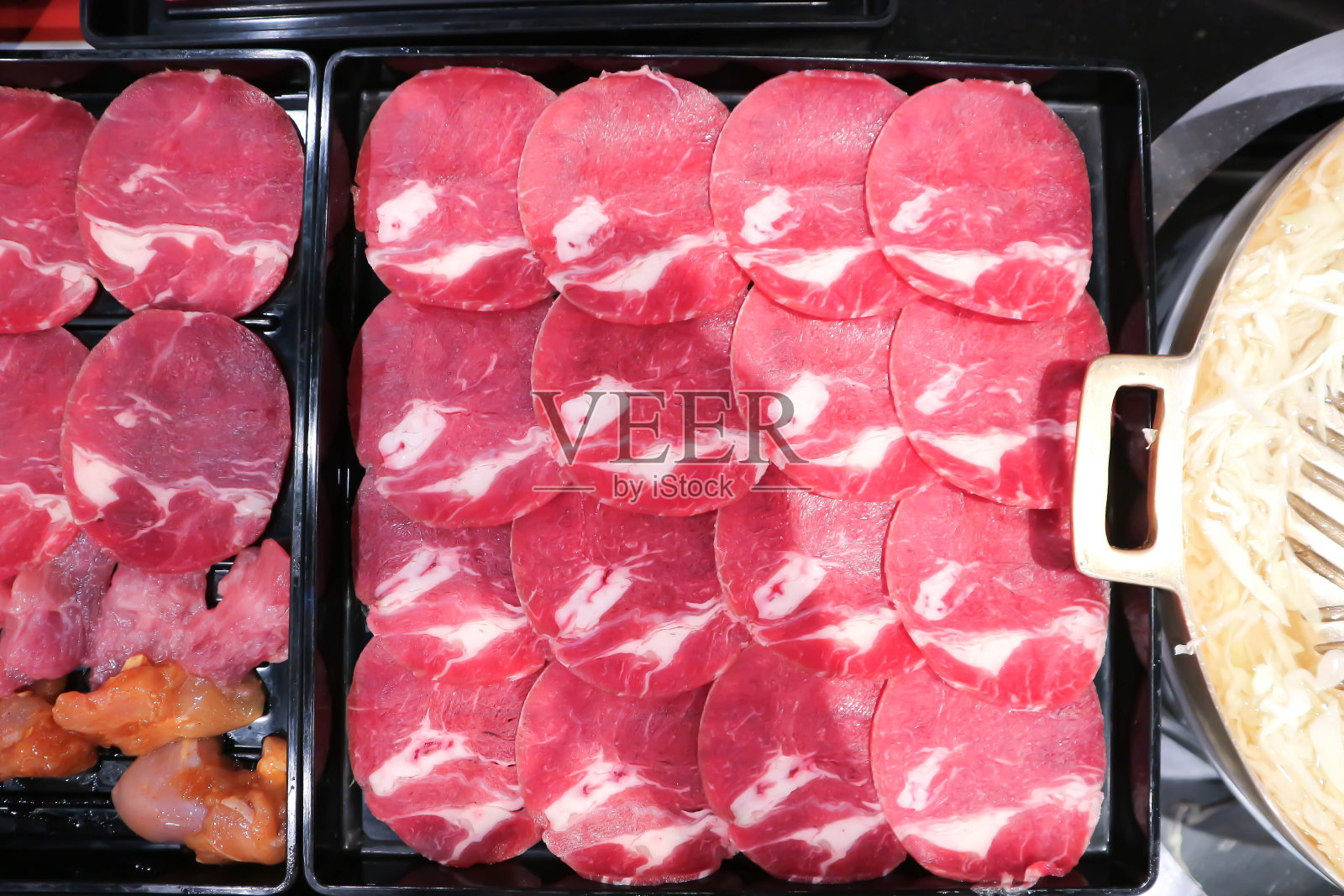 牛肉、生牛肉或切片牛肉照片摄影图片