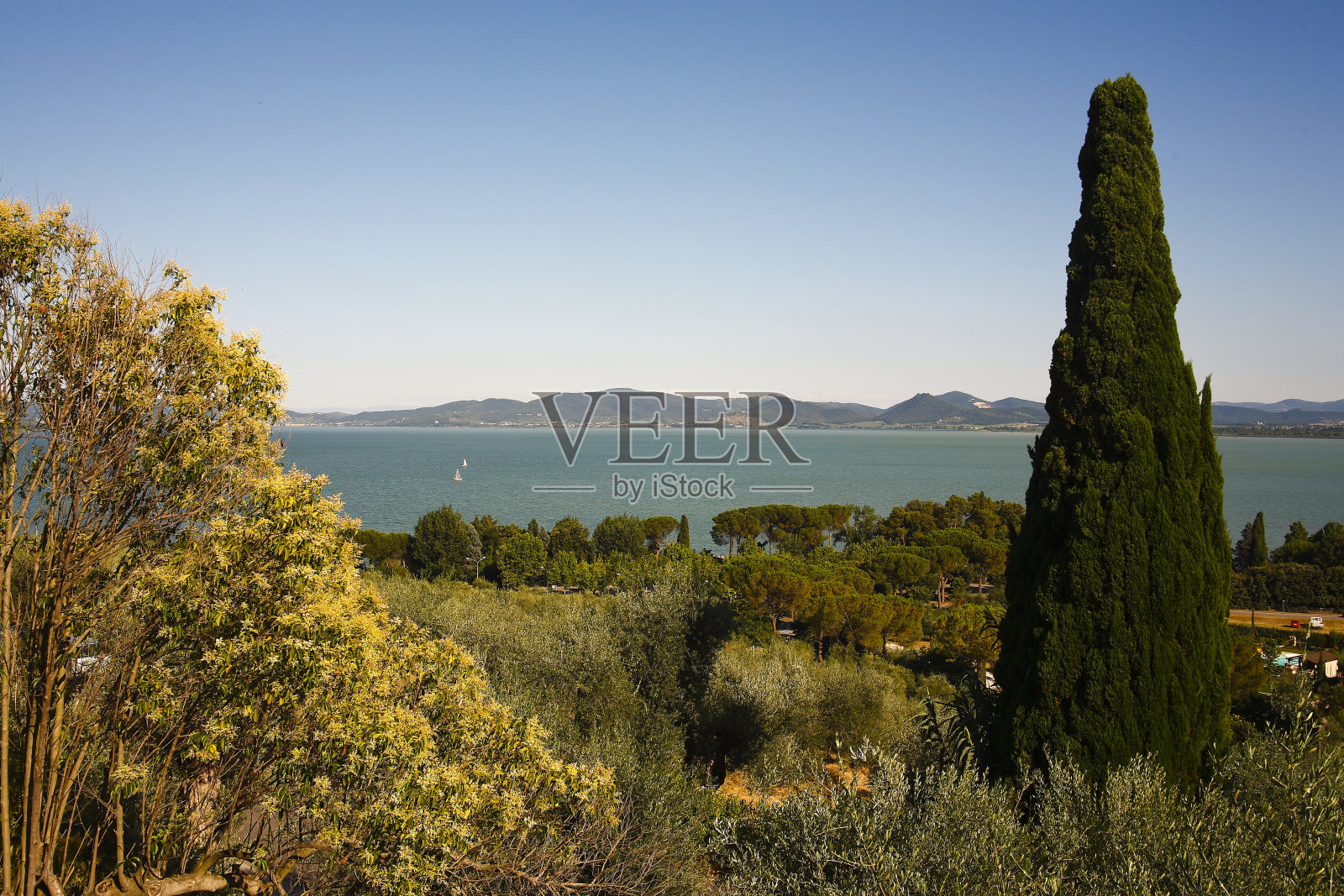 翁布里亚的特拉西梅诺湖。景观照片摄影图片