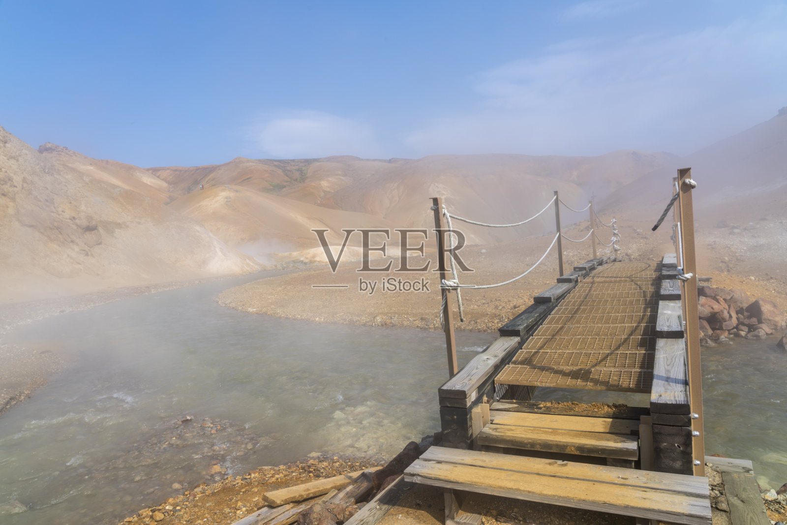 Hveradalir地热区的温泉桥照片摄影图片