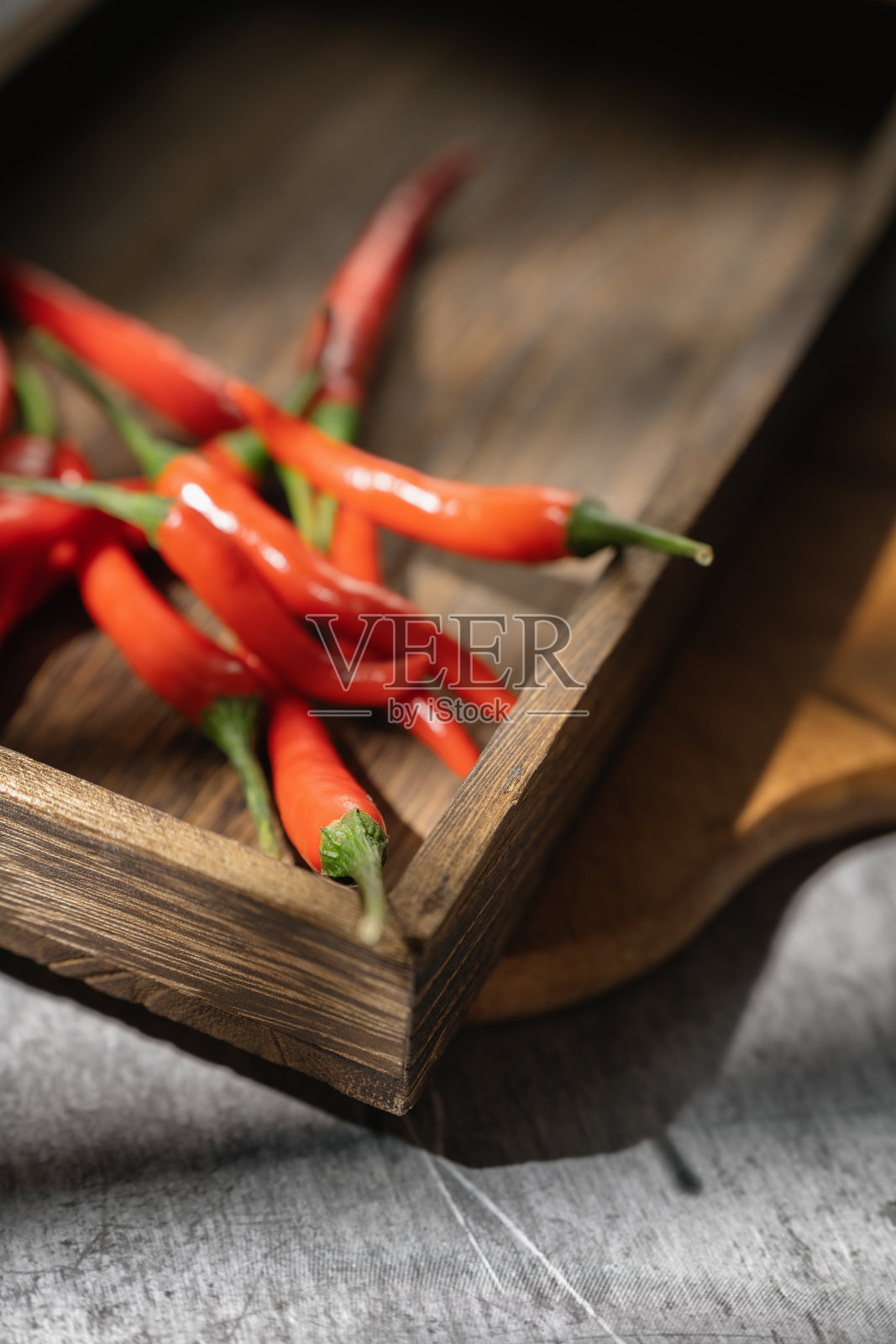 阳光照在胡椒粉上照片摄影图片