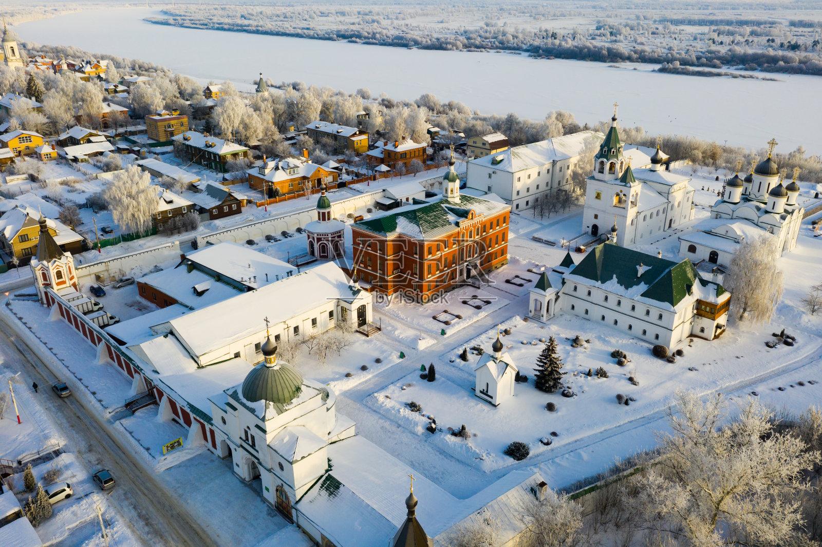 穆隆冬季的Spaso-Preobrazhensky修道院。照片摄影图片