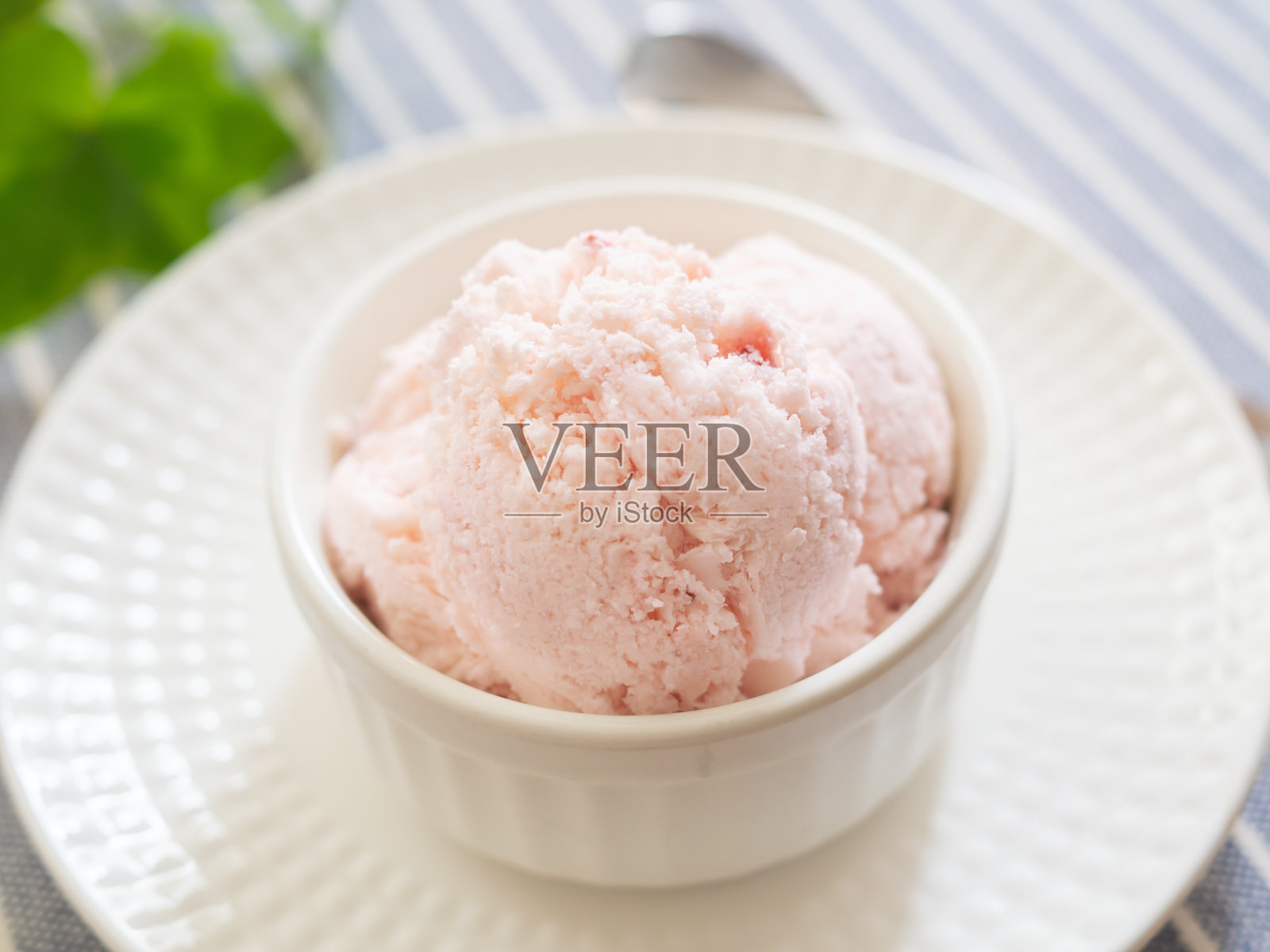 草莓酸奶照片摄影图片