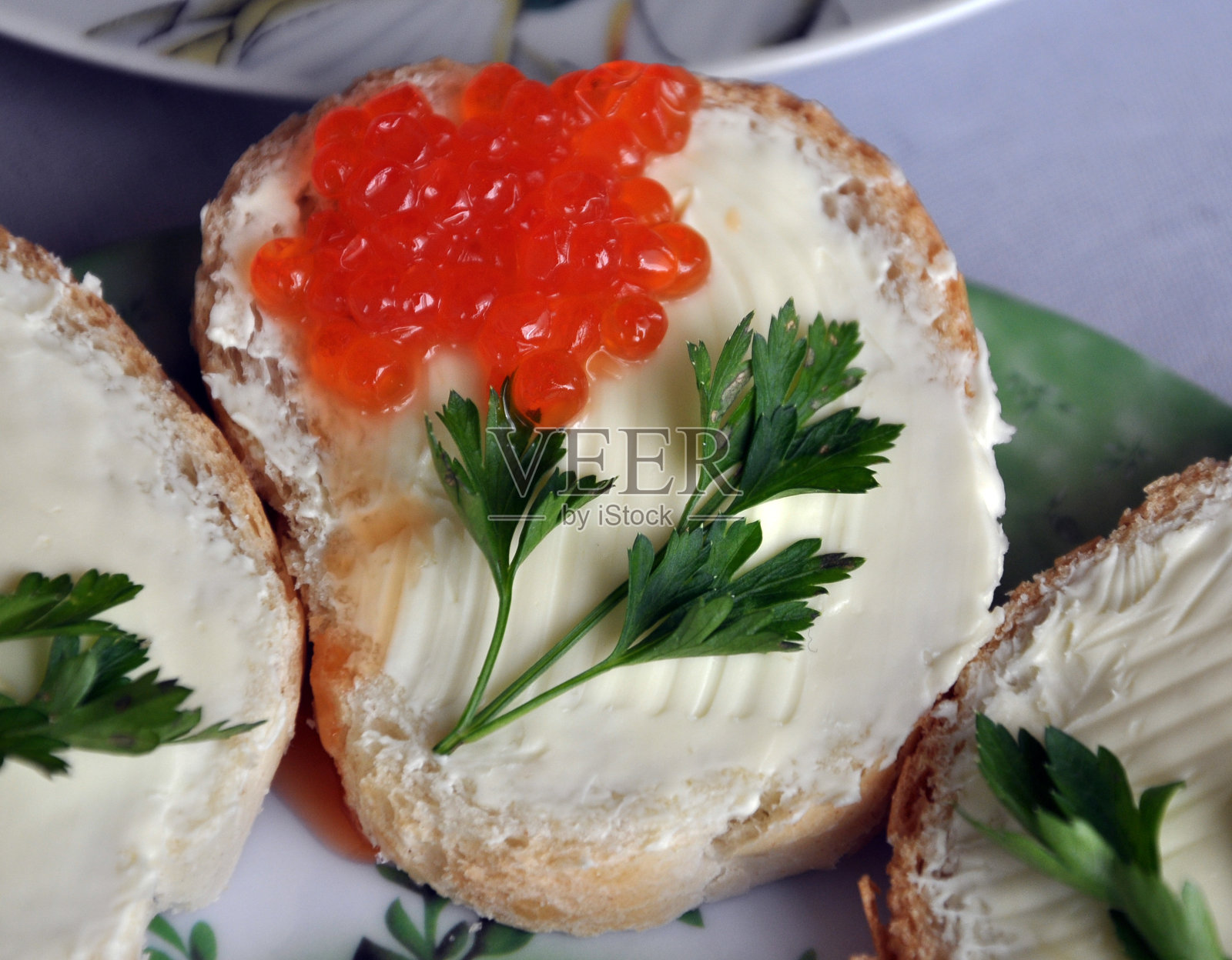 面包和产品的开放三明治照片摄影图片