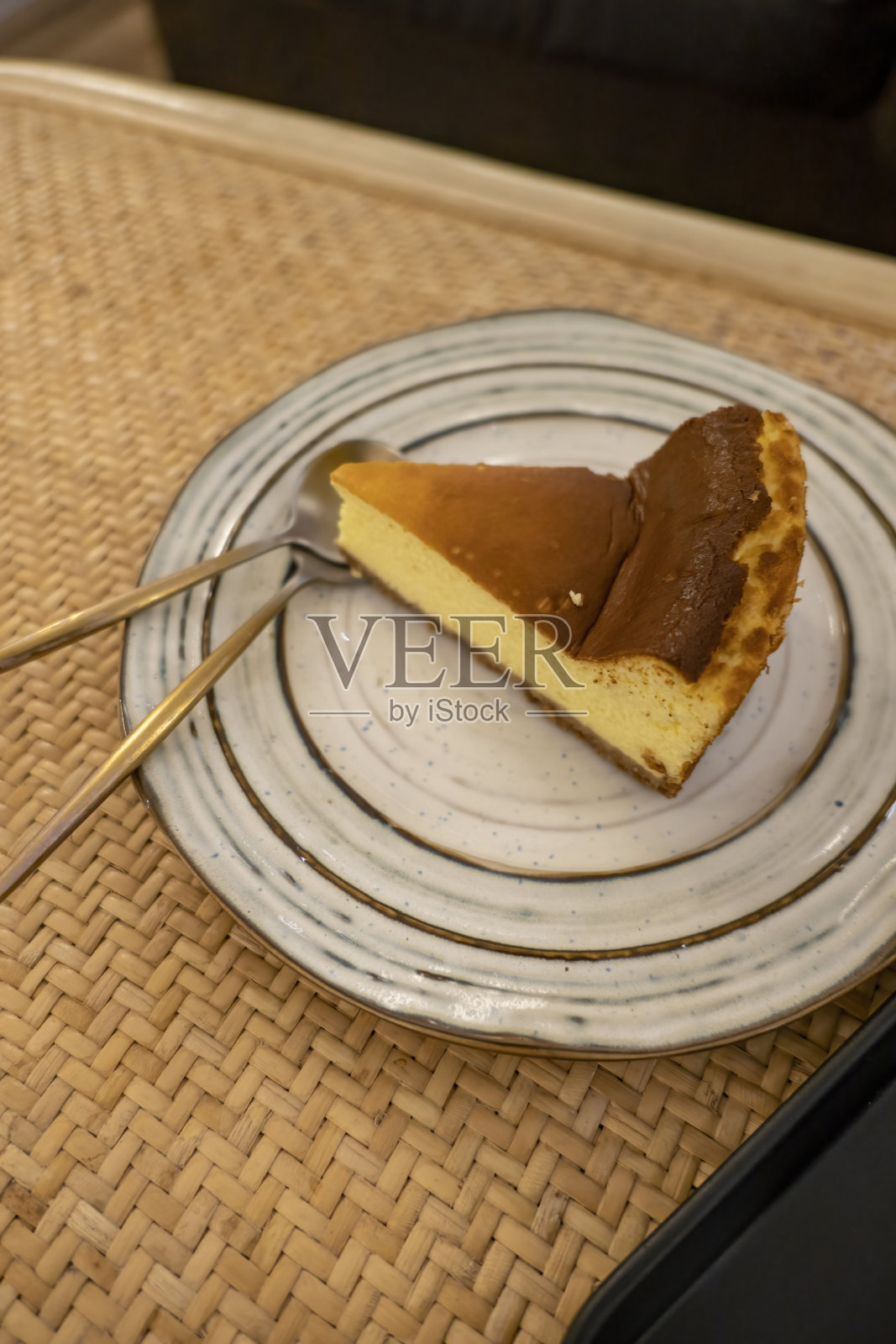 盘内三角饼照片摄影图片