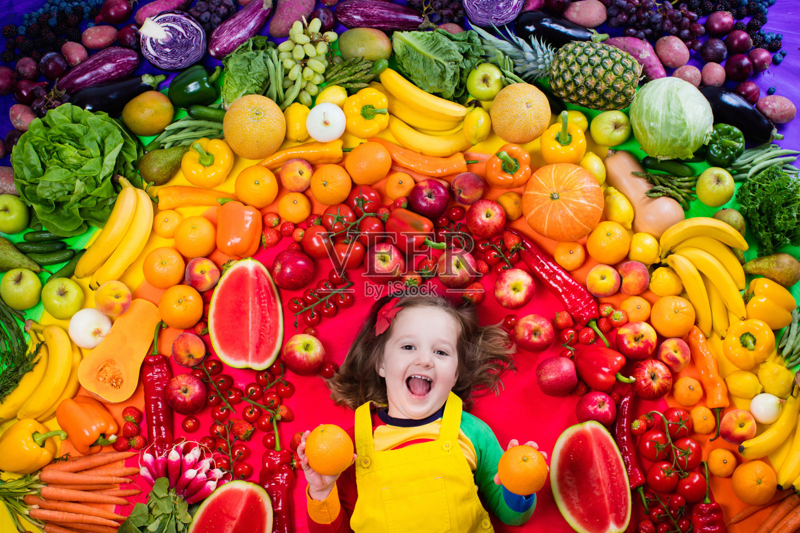 为孩子提供健康的水果和蔬菜营养照片摄影图片
