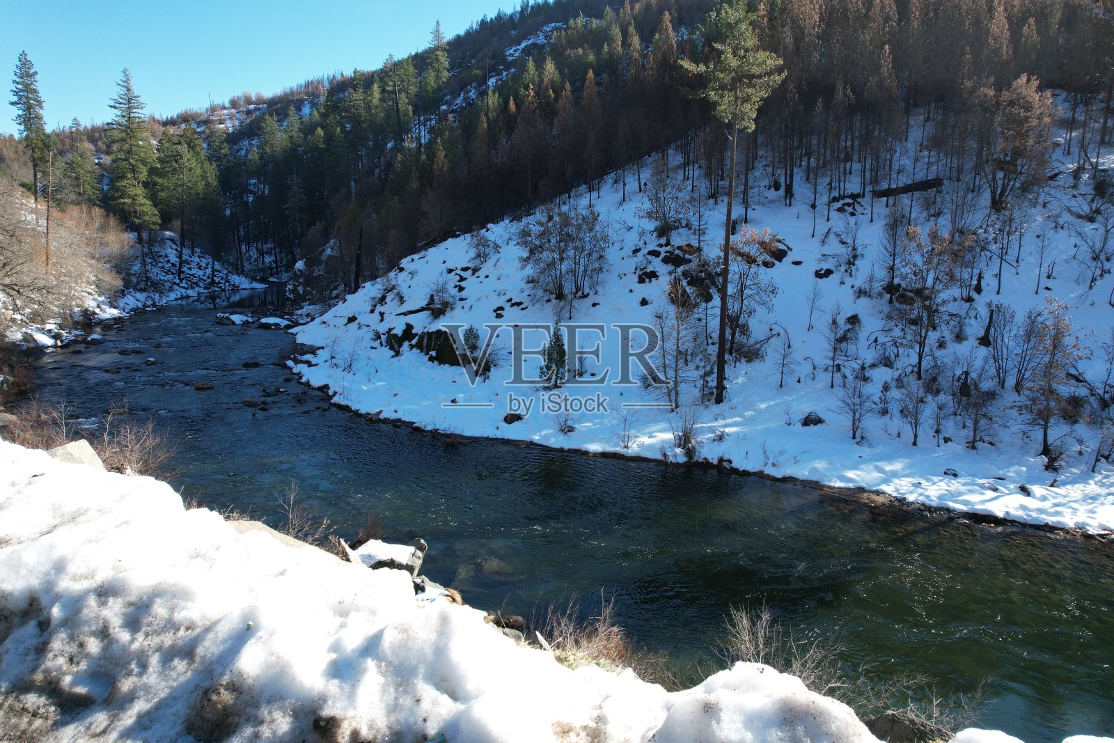 太浩湖在冬天从空中俯瞰照片摄影图片