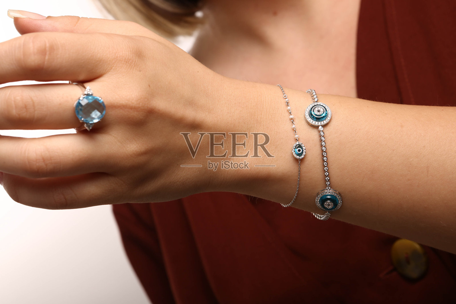 黄金和钻石首饰照片摄影图片