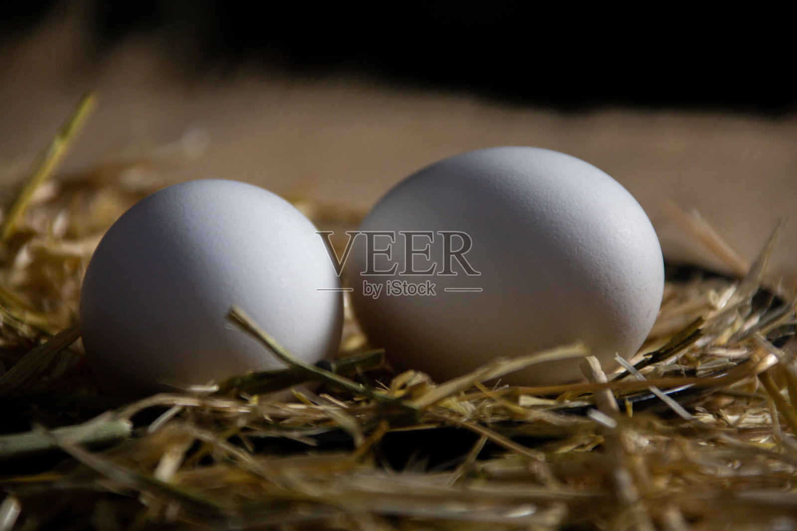 我妈妈在厨房里……照片摄影图片